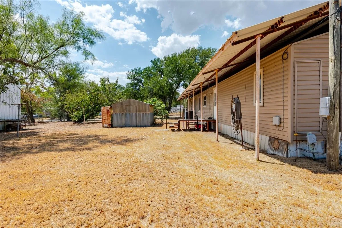 Manufactured Home For Sale in Palo Pinto County , 615 SW 20th Street, Mineral Wells, Texas 76067, 3 Bedroom, 2 Bathroom, Garage spaces, 1,216 Sqft, built in 1986, mls#21373604, Real Estate Agent in Mineral Wells, Homes For Sale in Palo Pinto county, Homes For Sale in Mineral Wells, Realtor in Mineral Wells Texas, Real Estate Brokerage Independent Realty Texas, Luminita Cordes Realtor