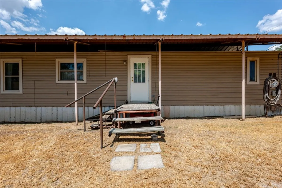 Manufactured Home For Sale in Palo Pinto County , 615 SW 20th Street, Mineral Wells, Texas 76067, 3 Bedroom, 2 Bathroom, Garage spaces, 1,216 Sqft, built in 1986, mls#21373604, Real Estate Agent in Mineral Wells, Homes For Sale in Palo Pinto county, Homes For Sale in Mineral Wells, Realtor in Mineral Wells Texas, Real Estate Brokerage Independent Realty Texas, Luminita Cordes Realtor