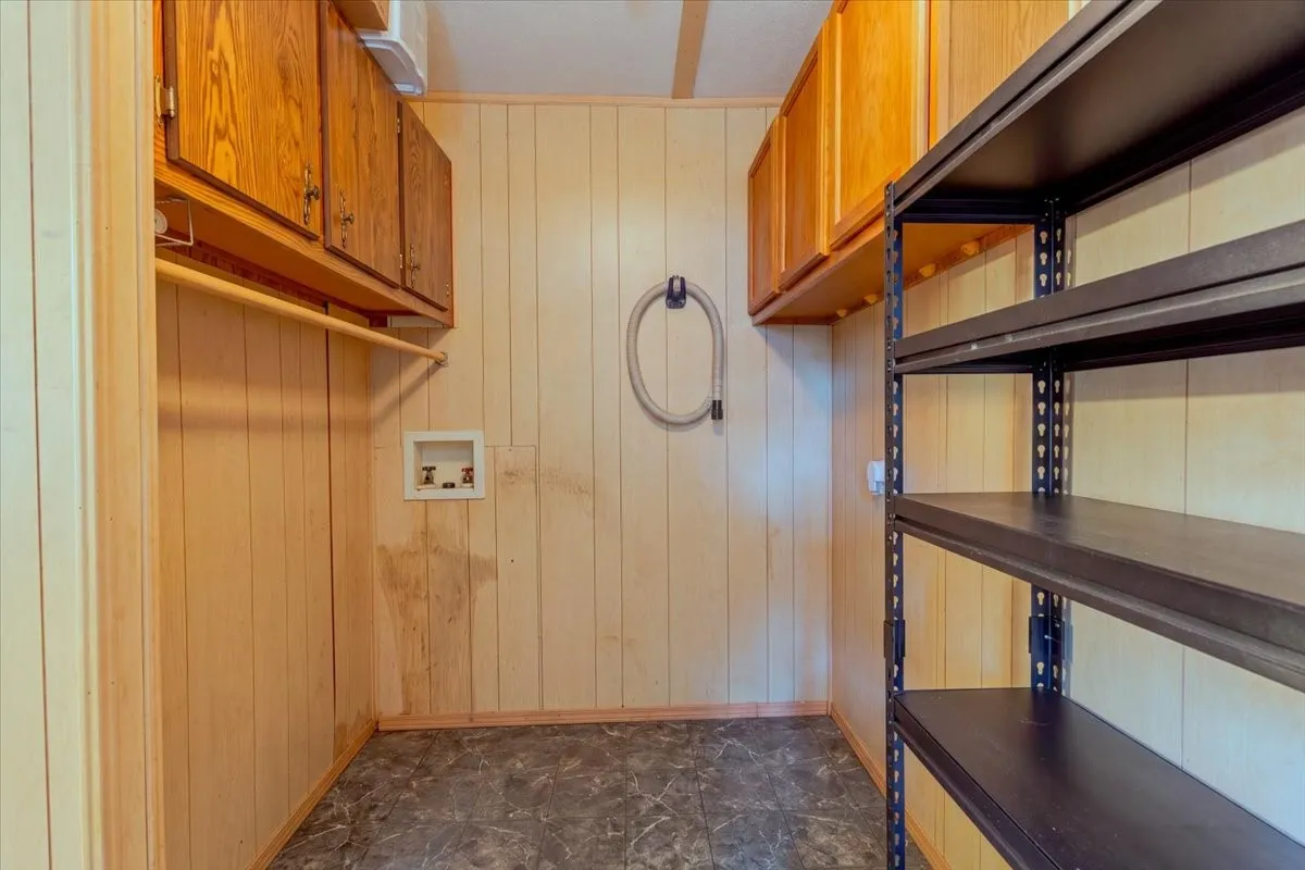 Manufactured Home For Sale in Palo Pinto County , 615 SW 20th Street, Mineral Wells, Texas 76067, 3 Bedroom, 2 Bathroom, Garage spaces, 1,216 Sqft, built in 1986, mls#21373604, Real Estate Agent in Mineral Wells, Homes For Sale in Palo Pinto county, Homes For Sale in Mineral Wells, Realtor in Mineral Wells Texas, Real Estate Brokerage Independent Realty Texas, Luminita Cordes Realtor