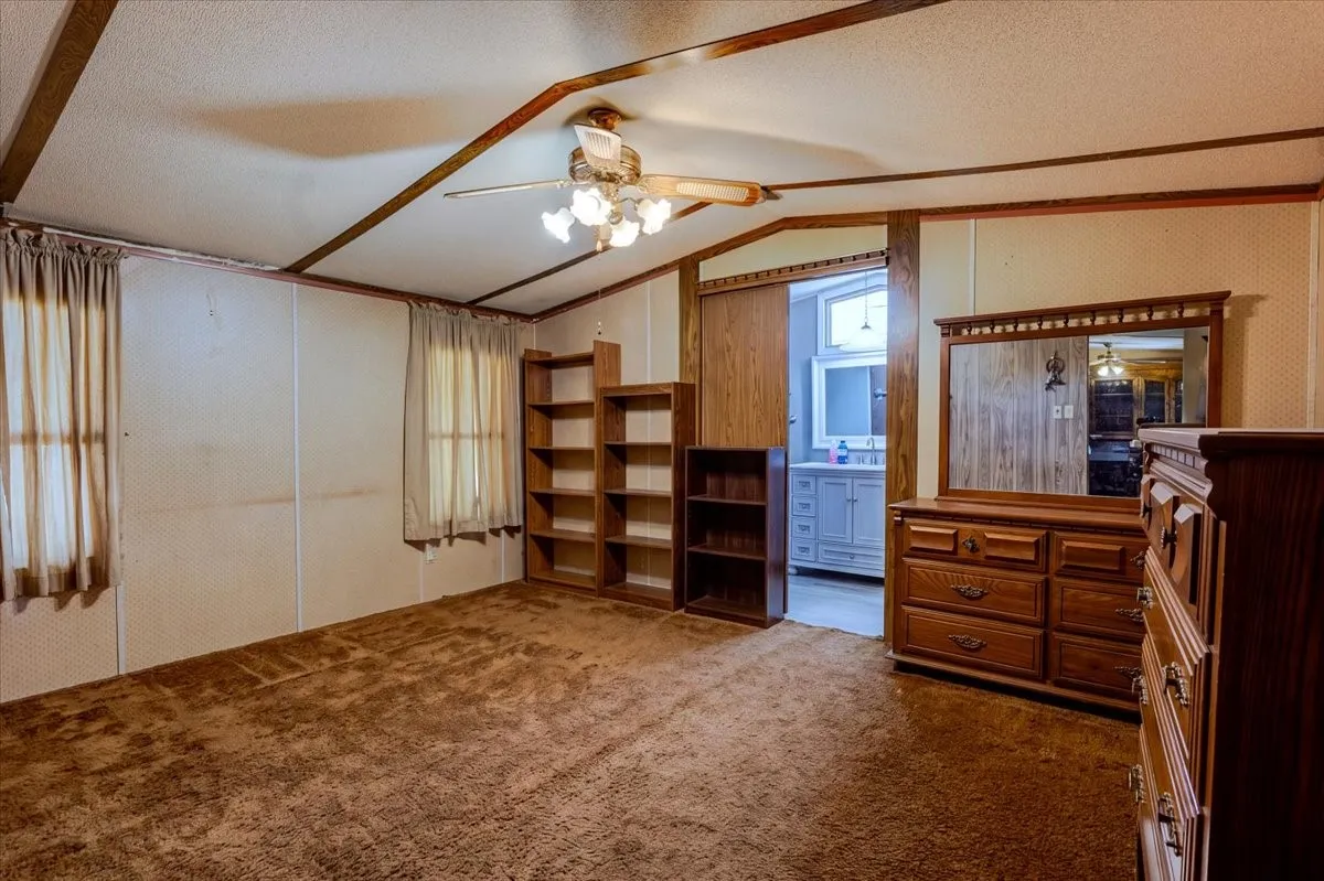Manufactured Home For Sale in Palo Pinto County , 615 SW 20th Street, Mineral Wells, Texas 76067, 3 Bedroom, 2 Bathroom, Garage spaces, 1,216 Sqft, built in 1986, mls#21373604, Real Estate Agent in Mineral Wells, Homes For Sale in Palo Pinto county, Homes For Sale in Mineral Wells, Realtor in Mineral Wells Texas, Real Estate Brokerage Independent Realty Texas, Luminita Cordes Realtor