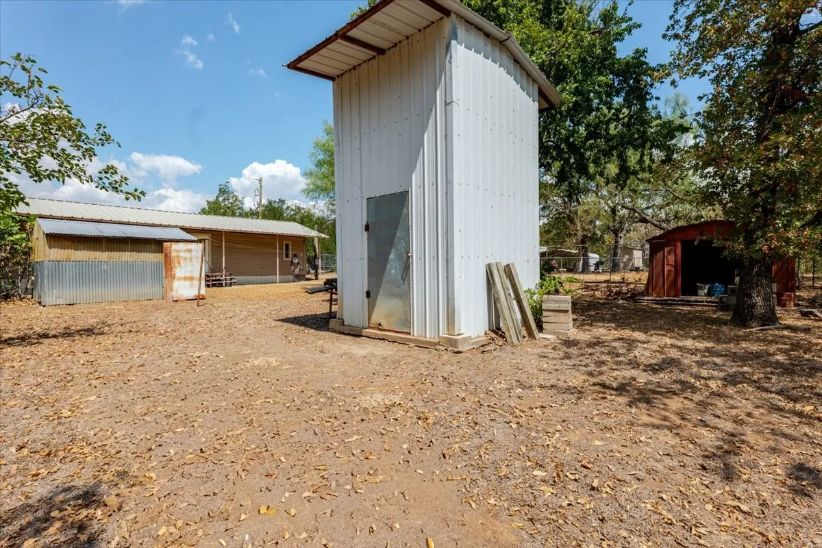 Manufactured Home For Sale in Palo Pinto County , 615 SW 20th Street, Mineral Wells, Texas 76067, 3 Bedroom, 2 Bathroom, Garage spaces, 1,216 Sqft, built in 1986, mls#21373604, Real Estate Agent in Mineral Wells, Homes For Sale in Palo Pinto county, Homes For Sale in Mineral Wells, Realtor in Mineral Wells Texas, Real Estate Brokerage Independent Realty Texas, Luminita Cordes Realtor