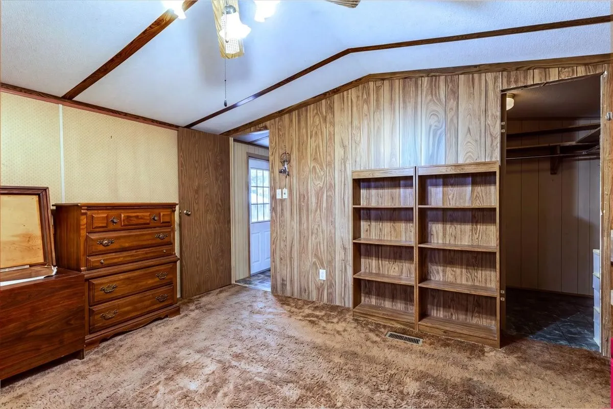 Manufactured Home For Sale in Palo Pinto County , 615 SW 20th Street, Mineral Wells, Texas 76067, 3 Bedroom, 2 Bathroom, Garage spaces, 1,216 Sqft, built in 1986, mls#21373604, Real Estate Agent in Mineral Wells, Homes For Sale in Palo Pinto county, Homes For Sale in Mineral Wells, Realtor in Mineral Wells Texas, Real Estate Brokerage Independent Realty Texas, Luminita Cordes Realtor
