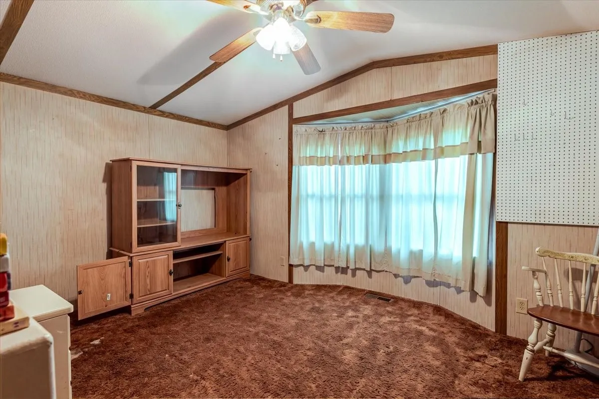 Manufactured Home For Sale in Palo Pinto County , 615 SW 20th Street, Mineral Wells, Texas 76067, 3 Bedroom, 2 Bathroom, Garage spaces, 1,216 Sqft, built in 1986, mls#21373604, Real Estate Agent in Mineral Wells, Homes For Sale in Palo Pinto county, Homes For Sale in Mineral Wells, Realtor in Mineral Wells Texas, Real Estate Brokerage Independent Realty Texas, Luminita Cordes Realtor