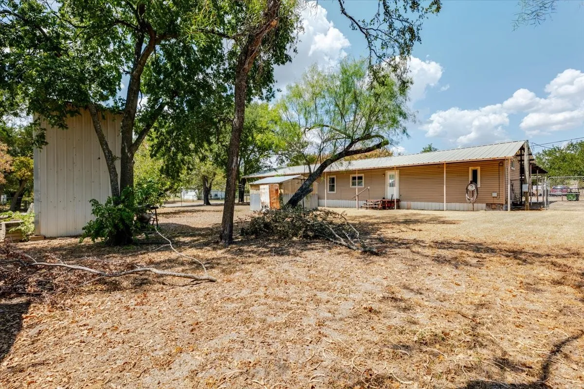 Manufactured Home For Sale in Palo Pinto County , 615 SW 20th Street, Mineral Wells, Texas 76067, 3 Bedroom, 2 Bathroom, Garage spaces, 1,216 Sqft, built in 1986, mls#21373604, Real Estate Agent in Mineral Wells, Homes For Sale in Palo Pinto county, Homes For Sale in Mineral Wells, Realtor in Mineral Wells Texas, Real Estate Brokerage Independent Realty Texas, Luminita Cordes Realtor