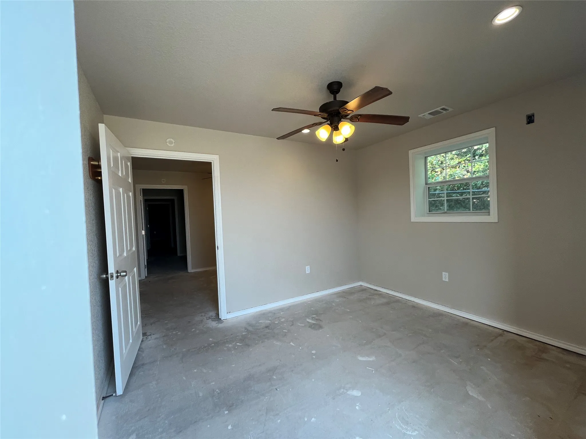 Single Family Residence For Rent in Hood County , 4210 Rhea, Granbury, Texas 76049, 3 Bedroom, 1 Bathroom, Garage spaces, 2,400 Sqft, built in 2014, mls#21373610, Real Estate Agent in Granbury, Homes For Rent in Hood county, Homes For Rent in Granbury, Realtor in Granbury Texas, Real Estate Brokerage Independent Realty Texas, Luminita Cordes Realtor