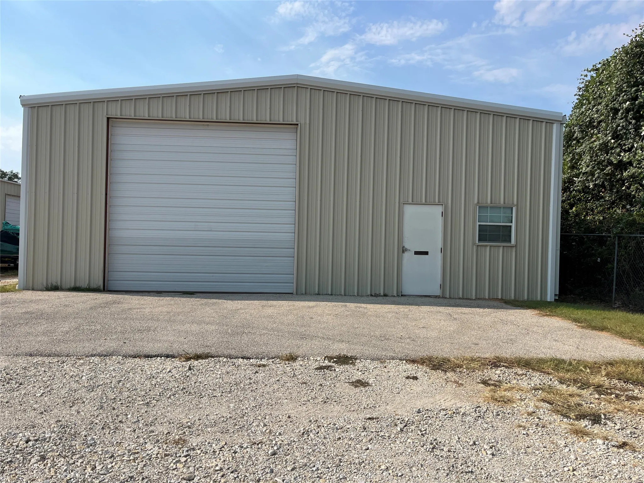 Single Family Residence For Rent in Hood County , 4210 Rhea, Granbury, Texas 76049, 3 Bedroom, 1 Bathroom, Garage spaces, 2,400 Sqft, built in 2014, mls#21373610, Real Estate Agent in Granbury, Homes For Rent in Hood county, Homes For Rent in Granbury, Realtor in Granbury Texas, Real Estate Brokerage Independent Realty Texas, Luminita Cordes Realtor