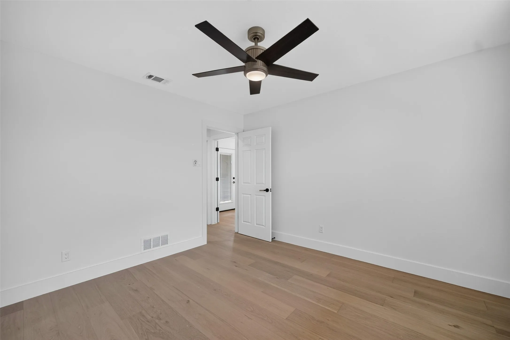 Single Family Residence For Sale in Dallas County , 7230 Claybrook Drive, Dallas, Texas 75231, 4 Bedroom, 3 Bathroom, 2 Garage spaces, 2,539 Sqft, built in 1977, mls#21373524, Real Estate Agent in Dallas, Homes For Sale in Dallas county, Homes For Sale in Dallas, Realtor in Dallas Texas, Real Estate Brokerage Independent Realty Texas, Luminita Cordes Realtor
