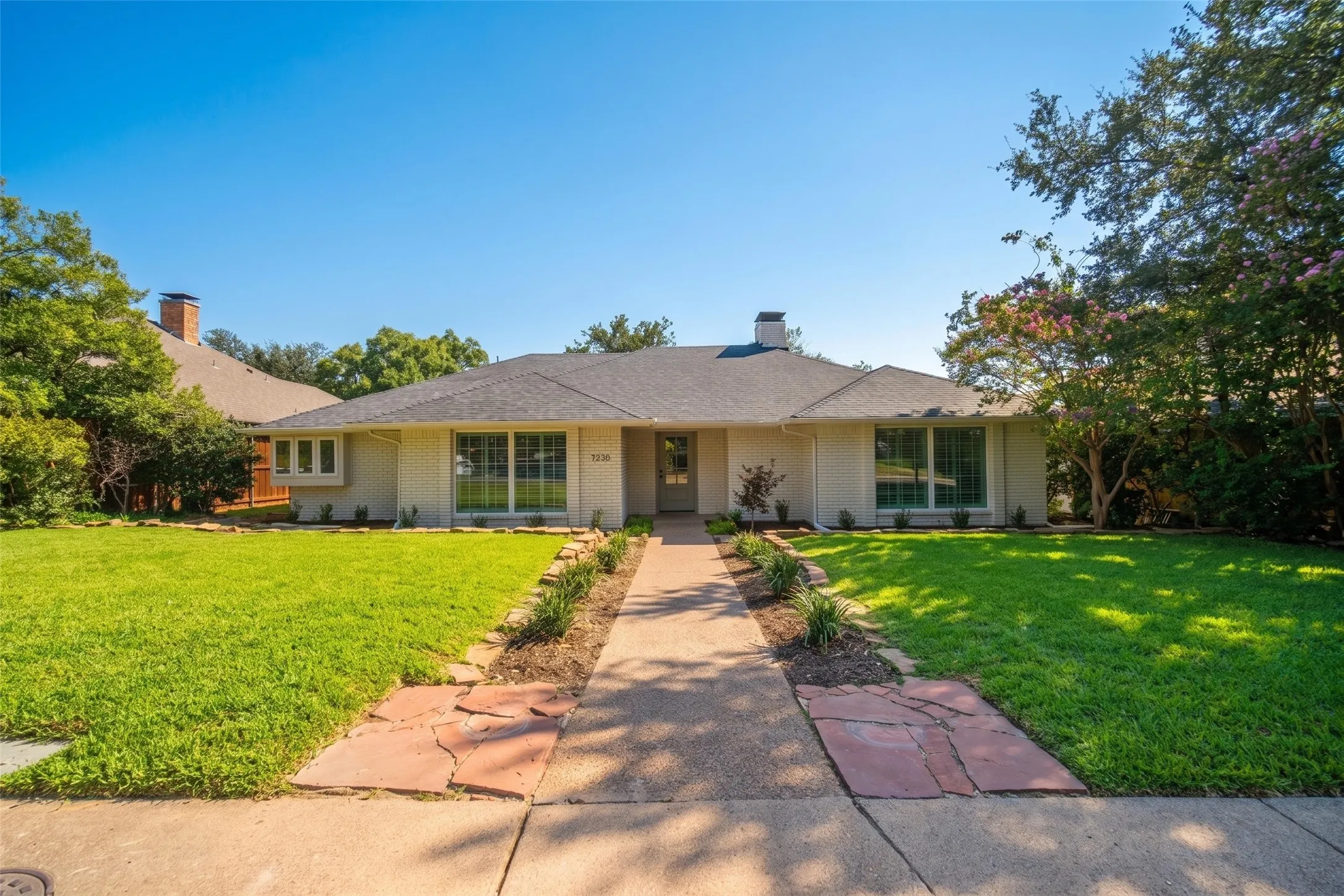 Single Family Residence For Sale in Dallas County , 7230 Claybrook Drive, Dallas, Texas 75231, 4 Bedroom, 3 Bathroom, 2 Garage spaces, 2,539 Sqft, built in 1977, mls#21373524, Real Estate Agent in Dallas, Homes For Sale in Dallas county, Homes For Sale in Dallas, Realtor in Dallas Texas, Real Estate Brokerage Independent Realty Texas, Luminita Cordes Realtor