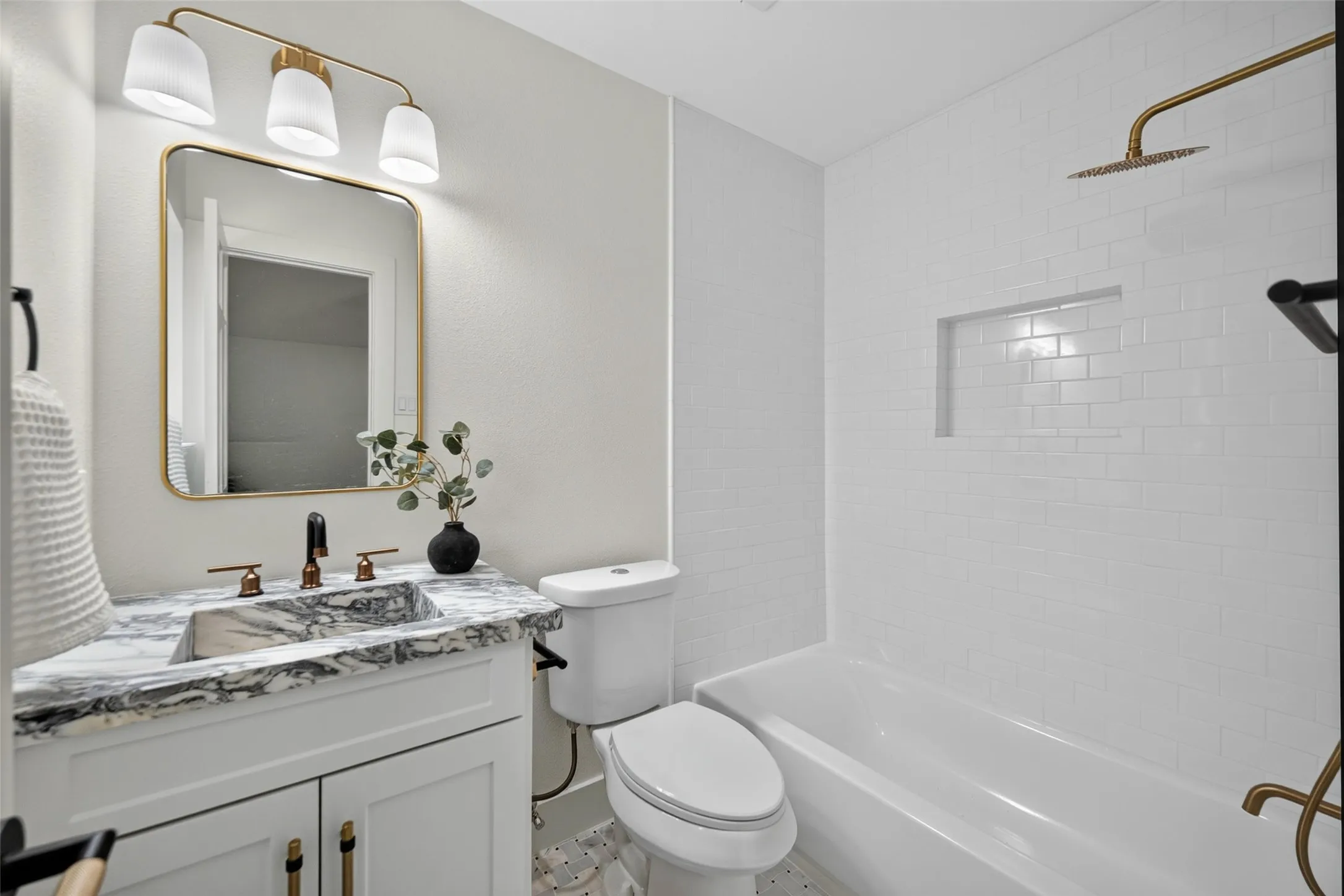 White subway tile tub surround with built-in niche