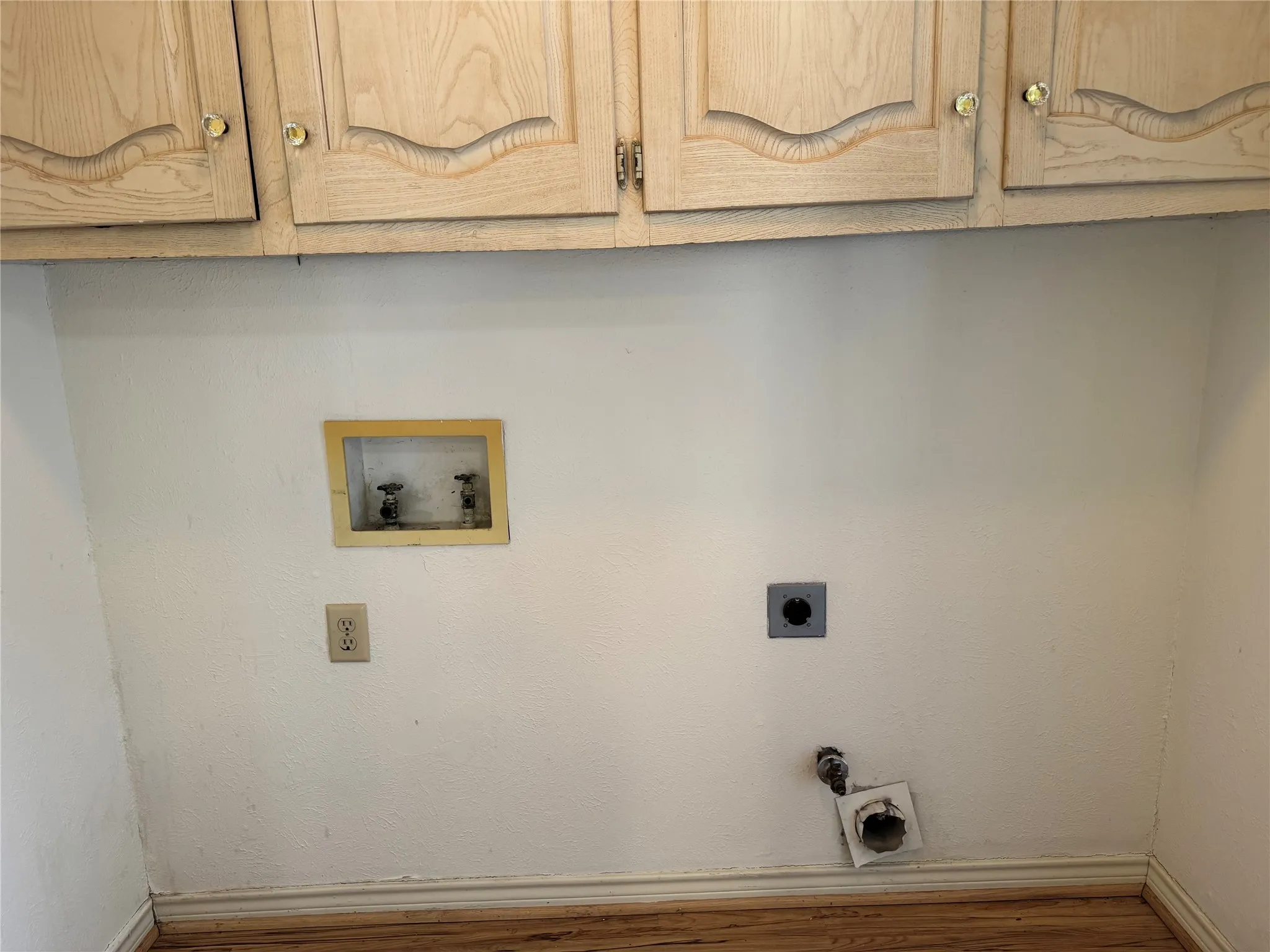 Single Family Residence For Rent in Dallas County , 2414 VALLEY, Richardson, Texas 75080, 3 Bedroom, 2 Bathroom, 2 Garage spaces, 2,043 Sqft, built in 1980, mls#21373620, Real Estate Agent in Richardson, Homes For Rent in Dallas county, Homes For Rent in Richardson, Realtor in Richardson Texas, Real Estate Brokerage Independent Realty Texas, Luminita Cordes Realtor