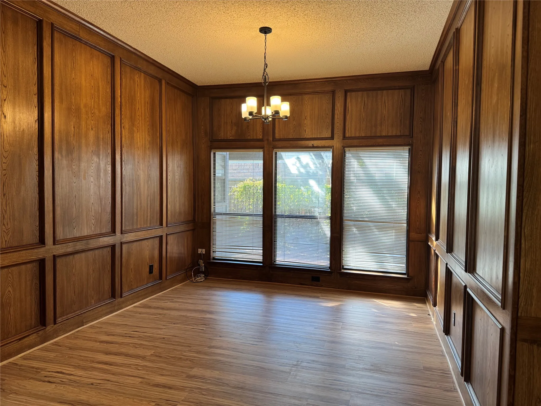 Single Family Residence For Rent in Dallas County , 2414 VALLEY, Richardson, Texas 75080, 3 Bedroom, 2 Bathroom, 2 Garage spaces, 2,043 Sqft, built in 1980, mls#21373620, Real Estate Agent in Richardson, Homes For Rent in Dallas county, Homes For Rent in Richardson, Realtor in Richardson Texas, Real Estate Brokerage Independent Realty Texas, Luminita Cordes Realtor