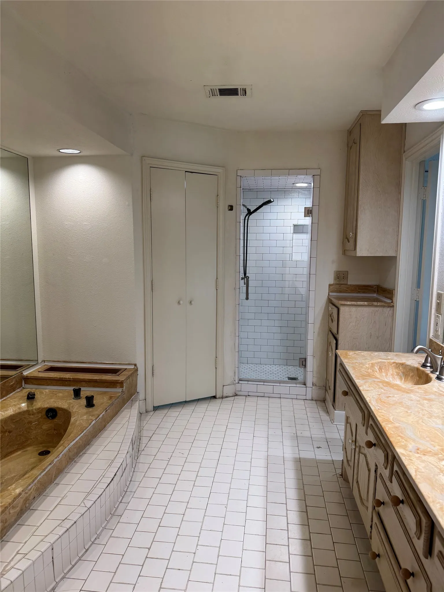 Single Family Residence For Rent in Dallas County , 2414 VALLEY, Richardson, Texas 75080, 3 Bedroom, 2 Bathroom, 2 Garage spaces, 2,043 Sqft, built in 1980, mls#21373620, Real Estate Agent in Richardson, Homes For Rent in Dallas county, Homes For Rent in Richardson, Realtor in Richardson Texas, Real Estate Brokerage Independent Realty Texas, Luminita Cordes Realtor