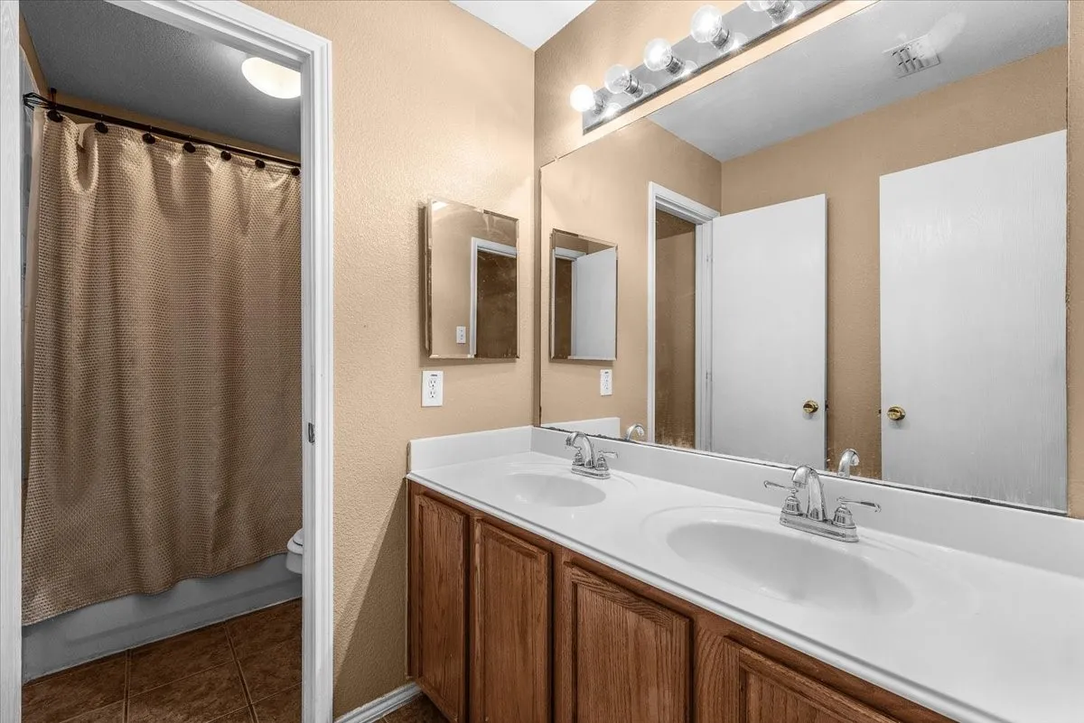 Single Family Residence For Sale in Tarrant County , 4120 Milestone Court, Fort Worth, Texas 76244, 4 Bedroom, 3 Bathroom, 2 Garage spaces, 2,596 Sqft, built in 2003, mls#21373411, Real Estate Agent in Fort Worth, Homes For Sale in Tarrant county, Homes For Sale in Fort Worth, Realtor in Fort Worth Texas, Real Estate Brokerage Independent Realty Texas, Luminita Cordes Realtor