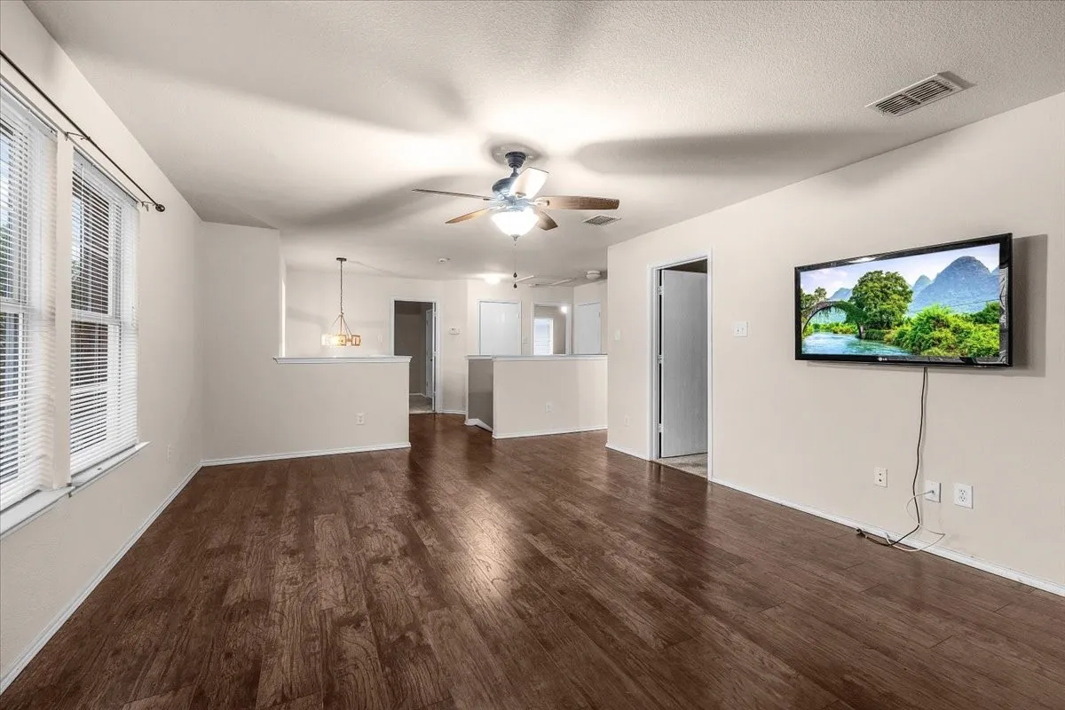Single Family Residence For Sale in Tarrant County , 4120 Milestone Court, Fort Worth, Texas 76244, 4 Bedroom, 3 Bathroom, 2 Garage spaces, 2,596 Sqft, built in 2003, mls#21373411, Real Estate Agent in Fort Worth, Homes For Sale in Tarrant county, Homes For Sale in Fort Worth, Realtor in Fort Worth Texas, Real Estate Brokerage Independent Realty Texas, Luminita Cordes Realtor