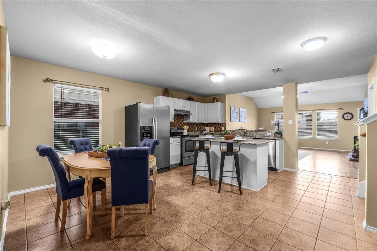 Single Family Residence For Sale in Tarrant County , 4120 Milestone Court, Fort Worth, Texas 76244, 4 Bedroom, 3 Bathroom, 2 Garage spaces, 2,596 Sqft, built in 2003, mls#21373411, Real Estate Agent in Fort Worth, Homes For Sale in Tarrant county, Homes For Sale in Fort Worth, Realtor in Fort Worth Texas, Real Estate Brokerage Independent Realty Texas, Luminita Cordes Realtor