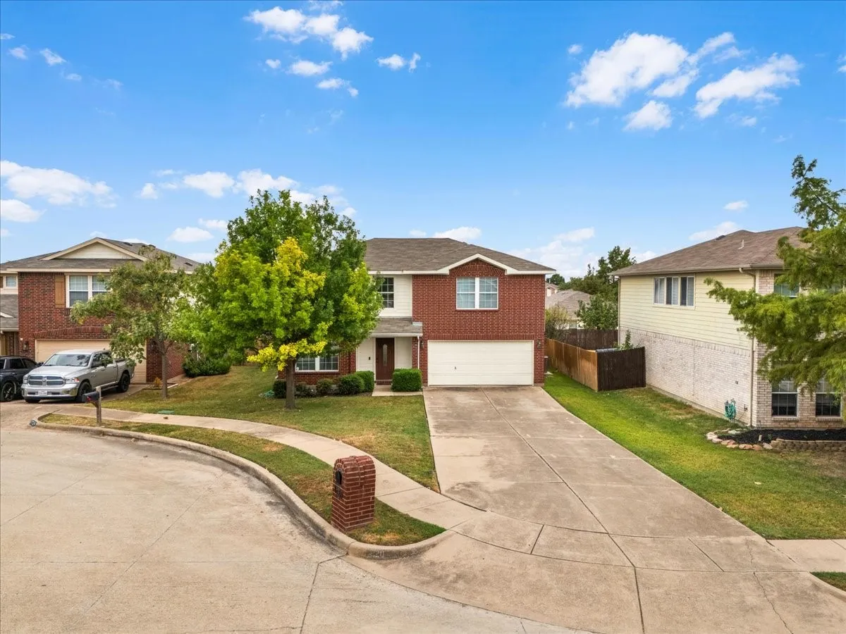 Single Family Residence For Sale in Tarrant County , 4120 Milestone Court, Fort Worth, Texas 76244, 4 Bedroom, 3 Bathroom, 2 Garage spaces, 2,596 Sqft, built in 2003, mls#21373411, Real Estate Agent in Fort Worth, Homes For Sale in Tarrant county, Homes For Sale in Fort Worth, Realtor in Fort Worth Texas, Real Estate Brokerage Independent Realty Texas, Luminita Cordes Realtor