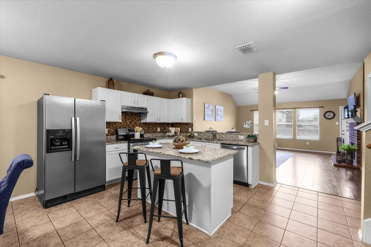 Single Family Residence For Sale in Tarrant County , 4120 Milestone Court, Fort Worth, Texas 76244, 4 Bedroom, 3 Bathroom, 2 Garage spaces, 2,596 Sqft, built in 2003, mls#21373411, Real Estate Agent in Fort Worth, Homes For Sale in Tarrant county, Homes For Sale in Fort Worth, Realtor in Fort Worth Texas, Real Estate Brokerage Independent Realty Texas, Luminita Cordes Realtor