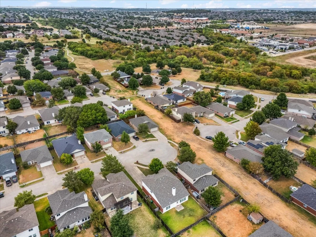 Single Family Residence For Sale in Tarrant County , 4120 Milestone Court, Fort Worth, Texas 76244, 4 Bedroom, 3 Bathroom, 2 Garage spaces, 2,596 Sqft, built in 2003, mls#21373411, Real Estate Agent in Fort Worth, Homes For Sale in Tarrant county, Homes For Sale in Fort Worth, Realtor in Fort Worth Texas, Real Estate Brokerage Independent Realty Texas, Luminita Cordes Realtor