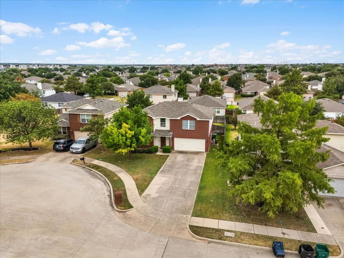 Single Family Residence For Sale in Tarrant County , 4120 Milestone Court, Fort Worth, Texas 76244, 4 Bedroom, 3 Bathroom, 2 Garage spaces, 2,596 Sqft, built in 2003, mls#21373411, Real Estate Agent in Fort Worth, Homes For Sale in Tarrant county, Homes For Sale in Fort Worth, Realtor in Fort Worth Texas, Real Estate Brokerage Independent Realty Texas, Luminita Cordes Realtor