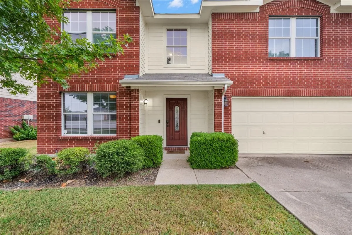 Single Family Residence For Sale in Tarrant County , 4120 Milestone Court, Fort Worth, Texas 76244, 4 Bedroom, 3 Bathroom, 2 Garage spaces, 2,596 Sqft, built in 2003, mls#21373411, Real Estate Agent in Fort Worth, Homes For Sale in Tarrant county, Homes For Sale in Fort Worth, Realtor in Fort Worth Texas, Real Estate Brokerage Independent Realty Texas, Luminita Cordes Realtor