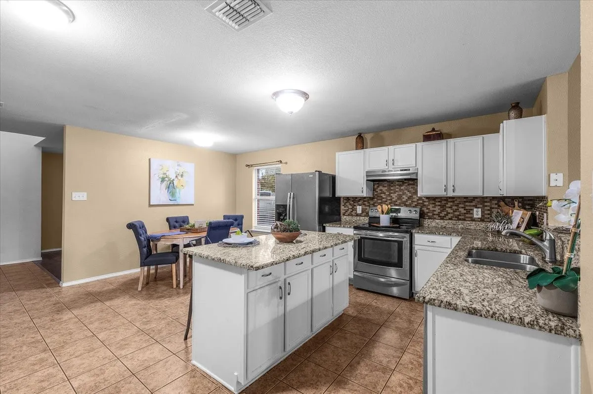 Single Family Residence For Sale in Tarrant County , 4120 Milestone Court, Fort Worth, Texas 76244, 4 Bedroom, 3 Bathroom, 2 Garage spaces, 2,596 Sqft, built in 2003, mls#21373411, Real Estate Agent in Fort Worth, Homes For Sale in Tarrant county, Homes For Sale in Fort Worth, Realtor in Fort Worth Texas, Real Estate Brokerage Independent Realty Texas, Luminita Cordes Realtor