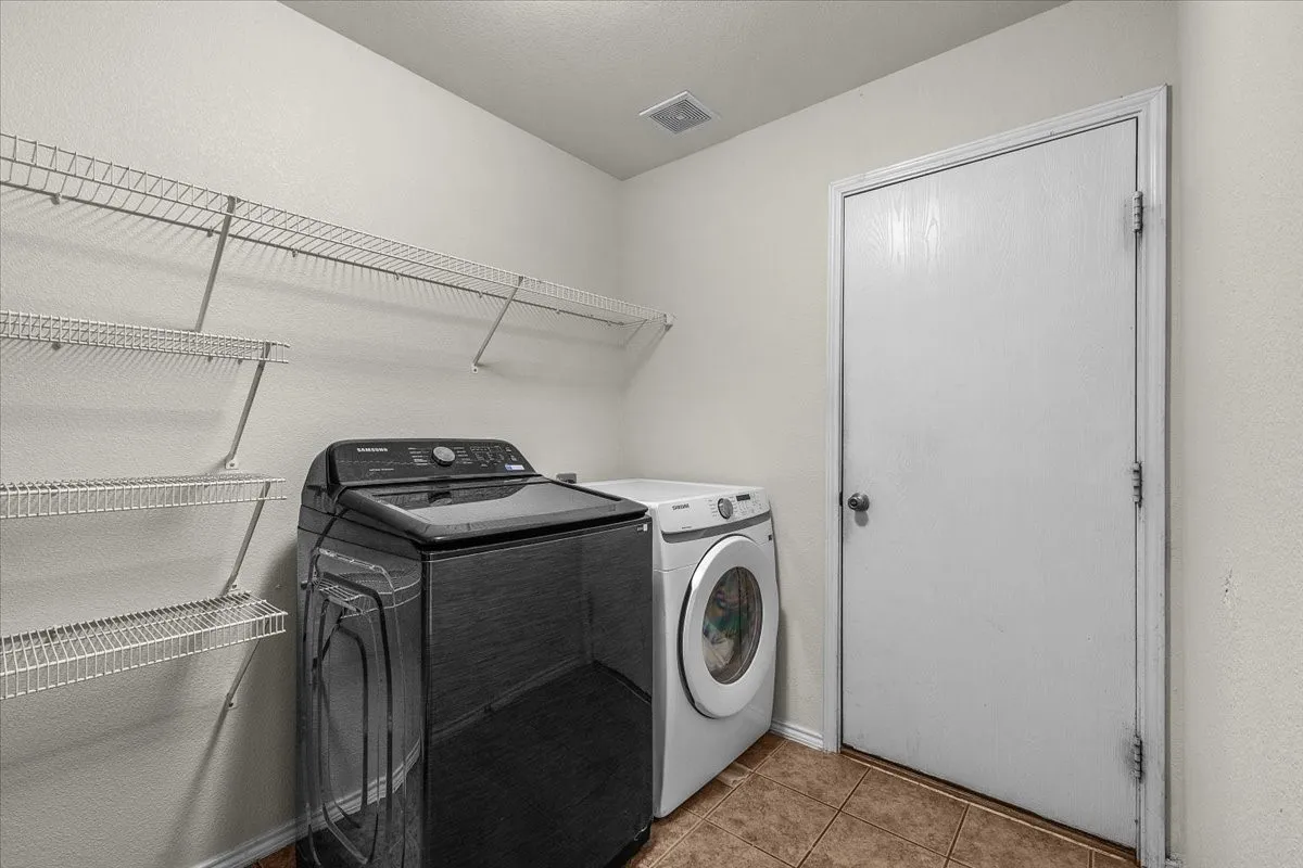 Single Family Residence For Sale in Tarrant County , 4120 Milestone Court, Fort Worth, Texas 76244, 4 Bedroom, 3 Bathroom, 2 Garage spaces, 2,596 Sqft, built in 2003, mls#21373411, Real Estate Agent in Fort Worth, Homes For Sale in Tarrant county, Homes For Sale in Fort Worth, Realtor in Fort Worth Texas, Real Estate Brokerage Independent Realty Texas, Luminita Cordes Realtor