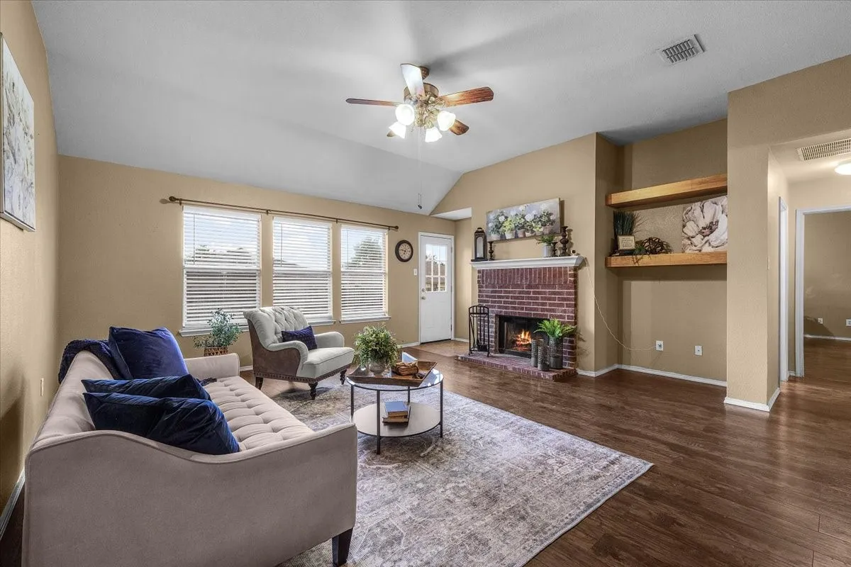 Single Family Residence For Sale in Tarrant County , 4120 Milestone Court, Fort Worth, Texas 76244, 4 Bedroom, 3 Bathroom, 2 Garage spaces, 2,596 Sqft, built in 2003, mls#21373411, Real Estate Agent in Fort Worth, Homes For Sale in Tarrant county, Homes For Sale in Fort Worth, Realtor in Fort Worth Texas, Real Estate Brokerage Independent Realty Texas, Luminita Cordes Realtor