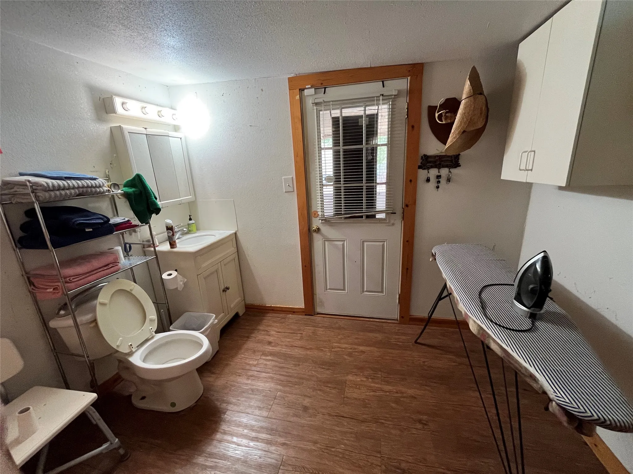 Single Family Residence For Sale in Callahan County , 541 E 3rd Street, Baird, Texas 79504, 2 Bedroom, 2 Bathroom, Garage spaces, 1,358 Sqft, built in 1950, mls#21368955, Real Estate Agent in Baird, Homes For Sale in Callahan county, Homes For Sale in Baird, Realtor in Baird Texas, Real Estate Brokerage Independent Realty Texas, Luminita Cordes Realtor