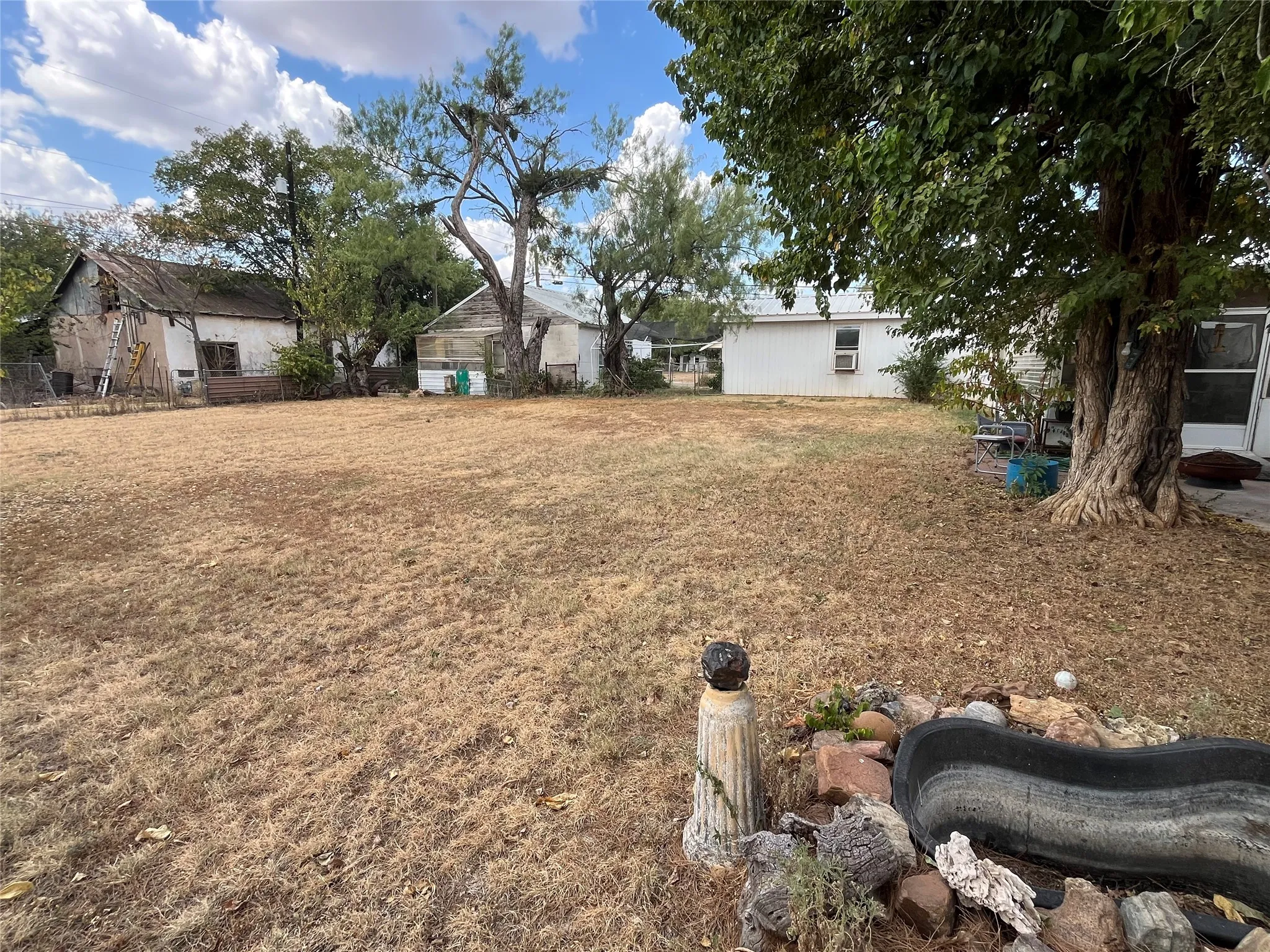 Single Family Residence For Sale in Callahan County , 541 E 3rd Street, Baird, Texas 79504, 2 Bedroom, 2 Bathroom, Garage spaces, 1,358 Sqft, built in 1950, mls#21368955, Real Estate Agent in Baird, Homes For Sale in Callahan county, Homes For Sale in Baird, Realtor in Baird Texas, Real Estate Brokerage Independent Realty Texas, Luminita Cordes Realtor