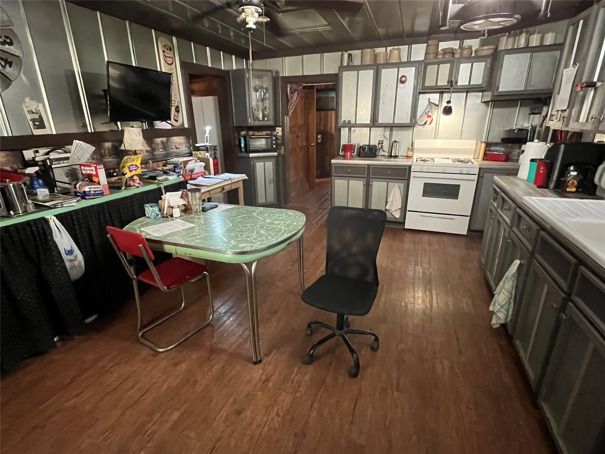 Single Family Residence For Sale in Callahan County , 541 E 3rd Street, Baird, Texas 79504, 2 Bedroom, 2 Bathroom, Garage spaces, 1,358 Sqft, built in 1950, mls#21368955, Real Estate Agent in Baird, Homes For Sale in Callahan county, Homes For Sale in Baird, Realtor in Baird Texas, Real Estate Brokerage Independent Realty Texas, Luminita Cordes Realtor