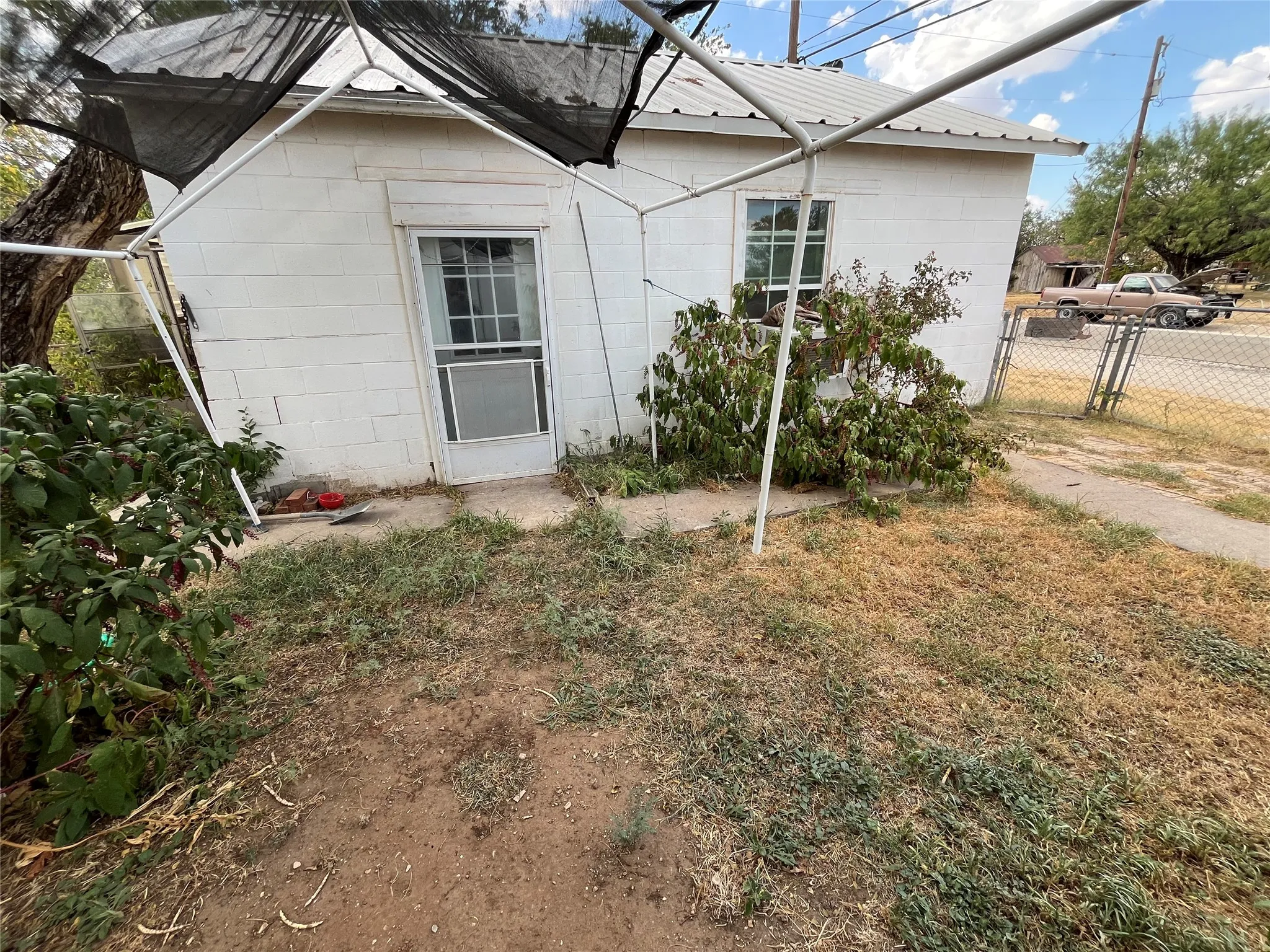 Single Family Residence For Sale in Callahan County , 541 E 3rd Street, Baird, Texas 79504, 2 Bedroom, 2 Bathroom, Garage spaces, 1,358 Sqft, built in 1950, mls#21368955, Real Estate Agent in Baird, Homes For Sale in Callahan county, Homes For Sale in Baird, Realtor in Baird Texas, Real Estate Brokerage Independent Realty Texas, Luminita Cordes Realtor