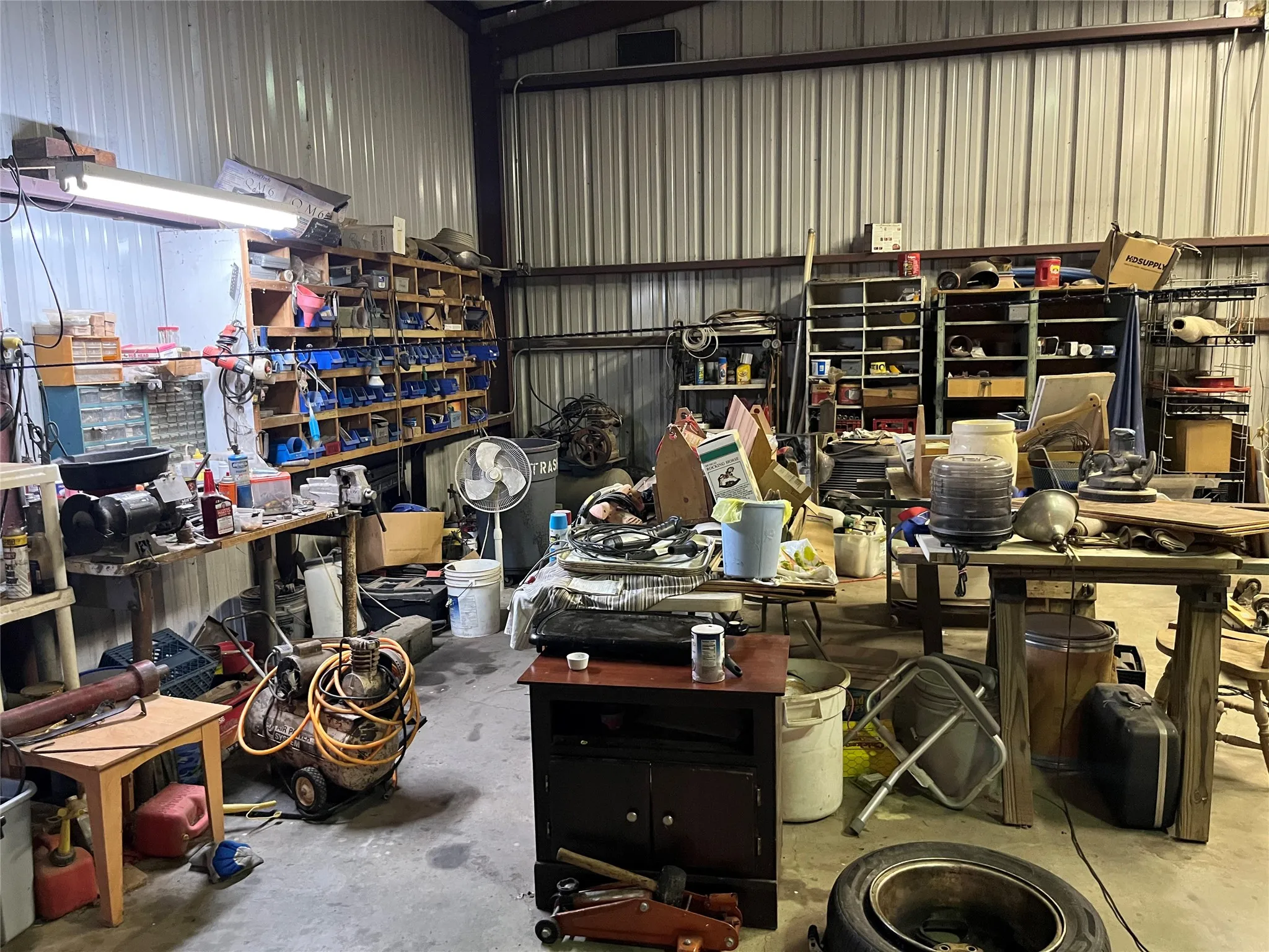 Single Family Residence For Sale in Callahan County , 541 E 3rd Street, Baird, Texas 79504, 2 Bedroom, 2 Bathroom, Garage spaces, 1,358 Sqft, built in 1950, mls#21368955, Real Estate Agent in Baird, Homes For Sale in Callahan county, Homes For Sale in Baird, Realtor in Baird Texas, Real Estate Brokerage Independent Realty Texas, Luminita Cordes Realtor