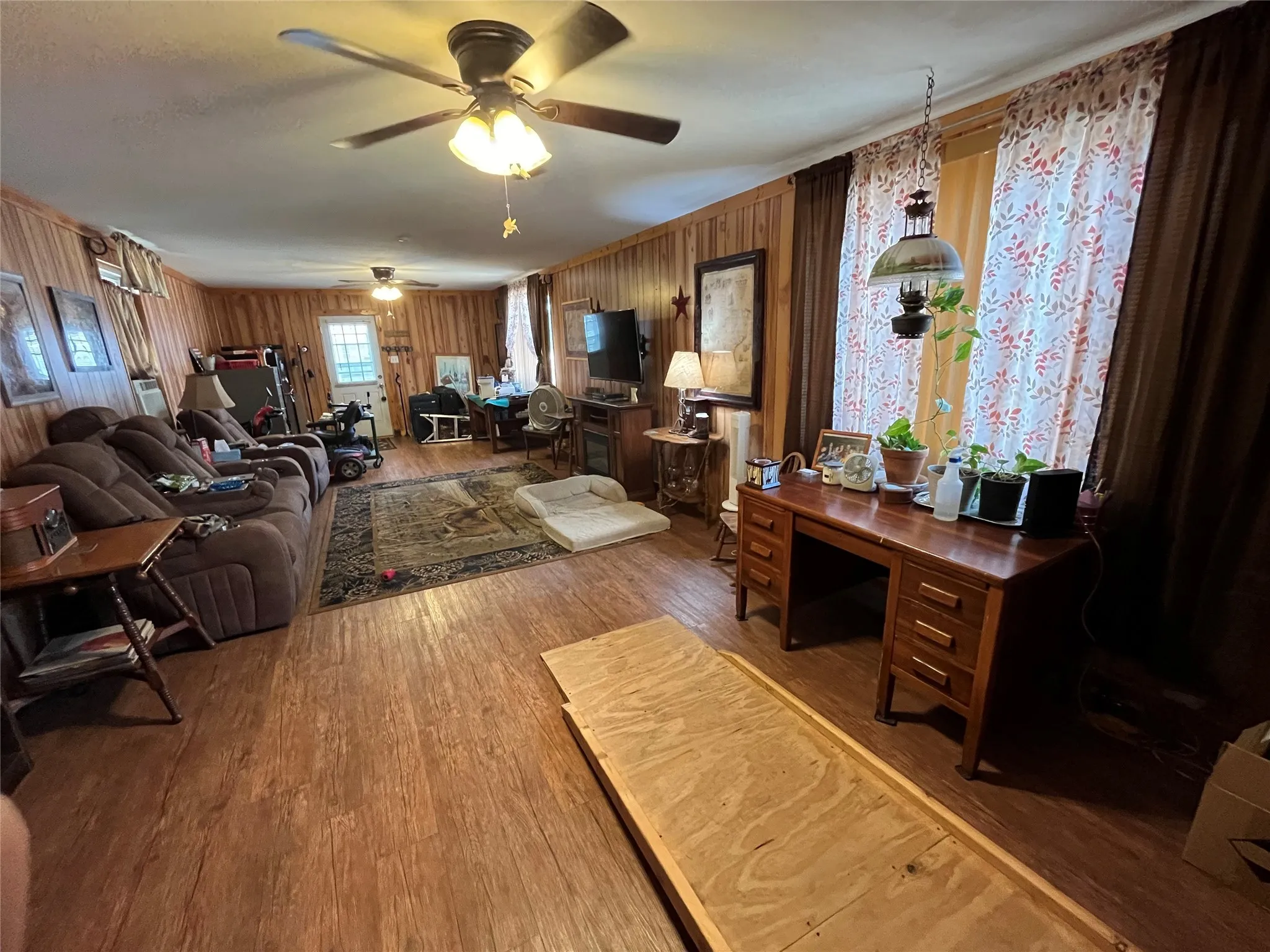 Single Family Residence For Sale in Callahan County , 541 E 3rd Street, Baird, Texas 79504, 2 Bedroom, 2 Bathroom, Garage spaces, 1,358 Sqft, built in 1950, mls#21368955, Real Estate Agent in Baird, Homes For Sale in Callahan county, Homes For Sale in Baird, Realtor in Baird Texas, Real Estate Brokerage Independent Realty Texas, Luminita Cordes Realtor