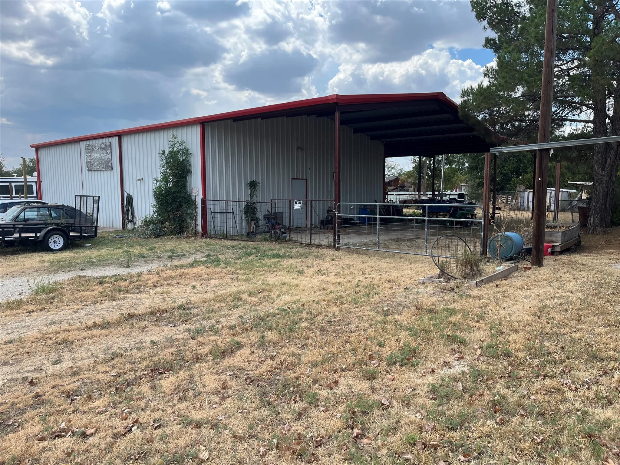 Single Family Residence For Sale in Callahan County , 541 E 3rd Street, Baird, Texas 79504, 2 Bedroom, 2 Bathroom, Garage spaces, 1,358 Sqft, built in 1950, mls#21368955, Real Estate Agent in Baird, Homes For Sale in Callahan county, Homes For Sale in Baird, Realtor in Baird Texas, Real Estate Brokerage Independent Realty Texas, Luminita Cordes Realtor