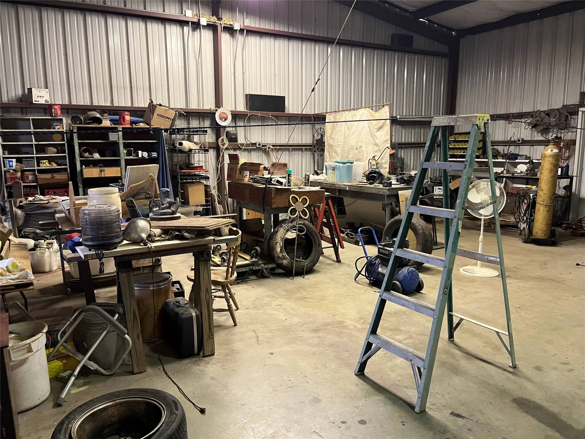 Single Family Residence For Sale in Callahan County , 541 E 3rd Street, Baird, Texas 79504, 2 Bedroom, 2 Bathroom, Garage spaces, 1,358 Sqft, built in 1950, mls#21368955, Real Estate Agent in Baird, Homes For Sale in Callahan county, Homes For Sale in Baird, Realtor in Baird Texas, Real Estate Brokerage Independent Realty Texas, Luminita Cordes Realtor