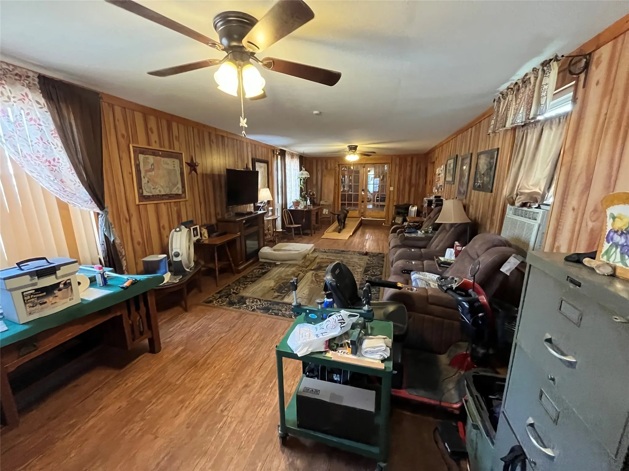 Single Family Residence For Sale in Callahan County , 541 E 3rd Street, Baird, Texas 79504, 2 Bedroom, 2 Bathroom, Garage spaces, 1,358 Sqft, built in 1950, mls#21368955, Real Estate Agent in Baird, Homes For Sale in Callahan county, Homes For Sale in Baird, Realtor in Baird Texas, Real Estate Brokerage Independent Realty Texas, Luminita Cordes Realtor