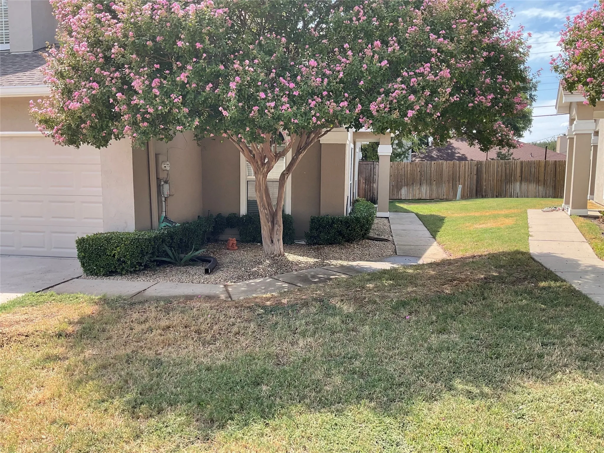Townhouse For Rent in Collin County , 8400 Hickory Street 402, Frisco, Texas 75034, 3 Bedroom, 3 Bathroom, 2 Garage spaces, 1,612 Sqft, built in 1994, mls#21373175, Real Estate Agent in Frisco, Homes For Rent in Collin county, Homes For Rent in Frisco, Realtor in Frisco Texas, Real Estate Brokerage Independent Realty Texas, Luminita Cordes Realtor