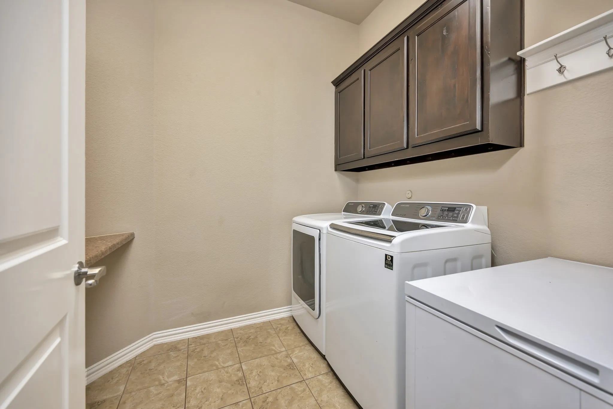 Single Family Residence For Sale in Tarrant County , 6956 Finch Drive, North Richland Hills, Texas 76182, 3 Bedroom, 3 Bathroom, 2 Garage spaces, 2,424 Sqft, built in 2012, mls#21373400, Real Estate Agent in North Richland Hills, Homes For Sale in Tarrant county, Homes For Sale in North Richland Hills, Realtor in North Richland Hills Texas, Real Estate Brokerage Independent Realty Texas, Luminita Cordes Realtor