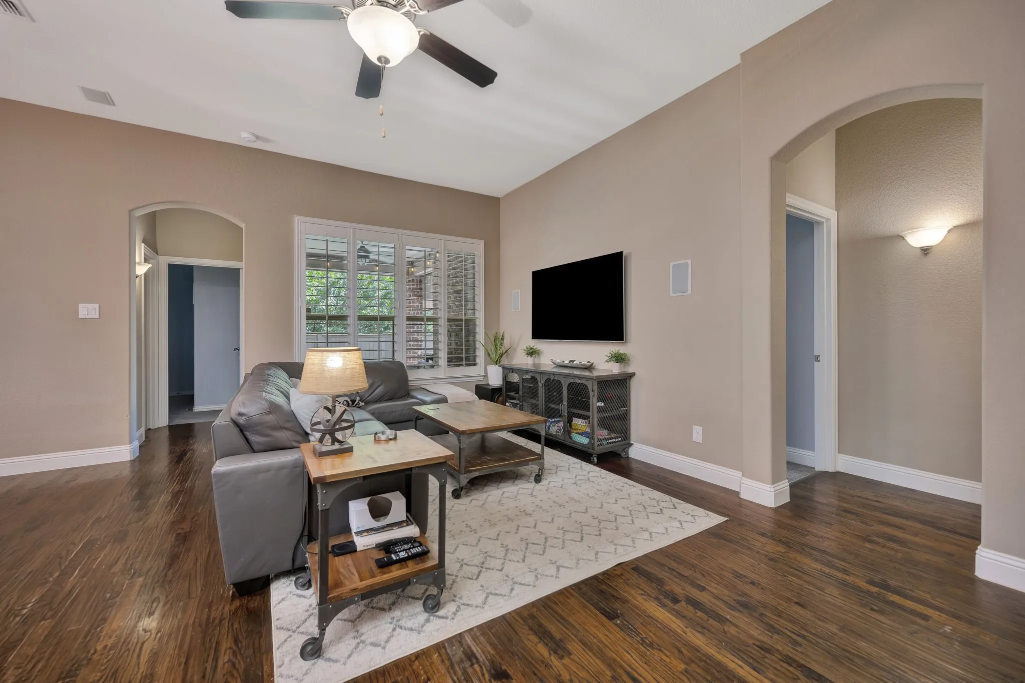 Single Family Residence For Sale in Tarrant County , 6956 Finch Drive, North Richland Hills, Texas 76182, 3 Bedroom, 3 Bathroom, 2 Garage spaces, 2,424 Sqft, built in 2012, mls#21373400, Real Estate Agent in North Richland Hills, Homes For Sale in Tarrant county, Homes For Sale in North Richland Hills, Realtor in North Richland Hills Texas, Real Estate Brokerage Independent Realty Texas, Luminita Cordes Realtor