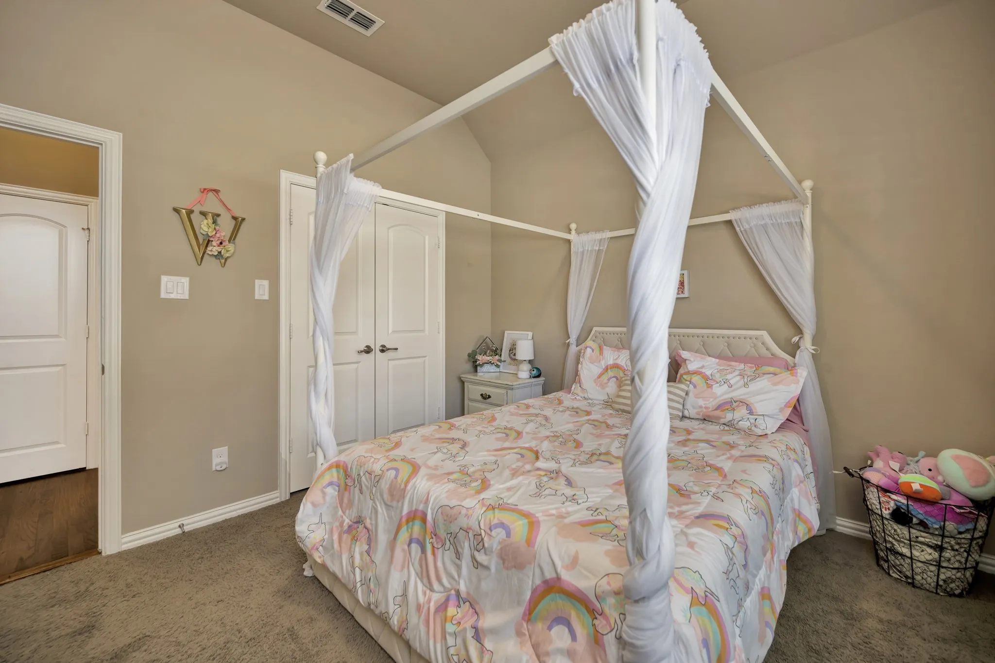 Single Family Residence For Sale in Tarrant County , 6956 Finch Drive, North Richland Hills, Texas 76182, 3 Bedroom, 3 Bathroom, 2 Garage spaces, 2,424 Sqft, built in 2012, mls#21373400, Real Estate Agent in North Richland Hills, Homes For Sale in Tarrant county, Homes For Sale in North Richland Hills, Realtor in North Richland Hills Texas, Real Estate Brokerage Independent Realty Texas, Luminita Cordes Realtor