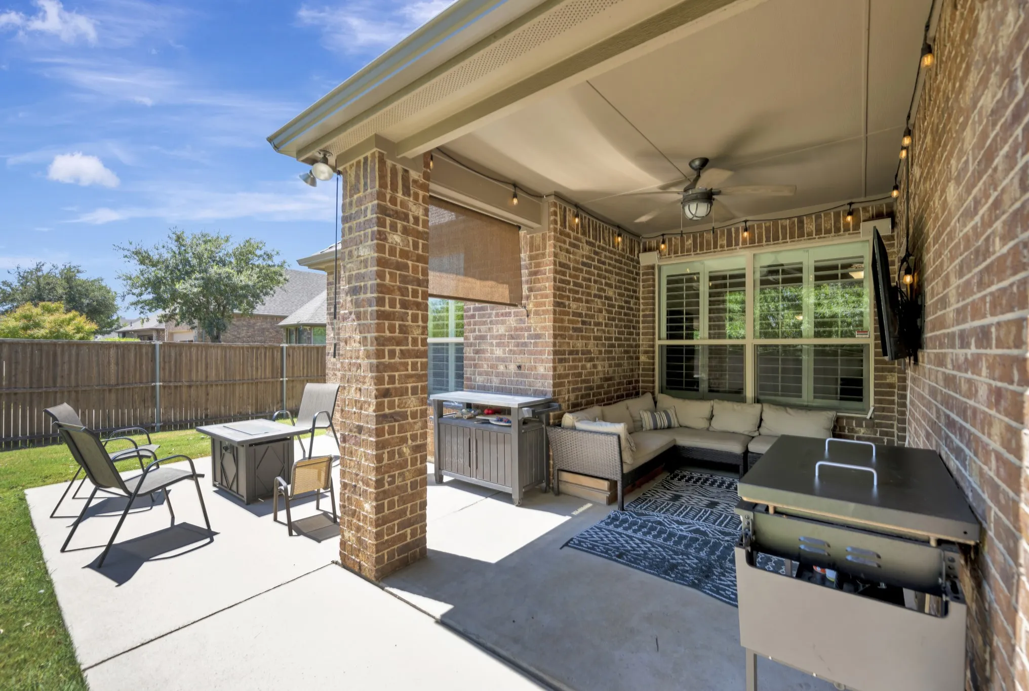 Single Family Residence For Sale in Tarrant County , 6956 Finch Drive, North Richland Hills, Texas 76182, 3 Bedroom, 3 Bathroom, 2 Garage spaces, 2,424 Sqft, built in 2012, mls#21373400, Real Estate Agent in North Richland Hills, Homes For Sale in Tarrant county, Homes For Sale in North Richland Hills, Realtor in North Richland Hills Texas, Real Estate Brokerage Independent Realty Texas, Luminita Cordes Realtor