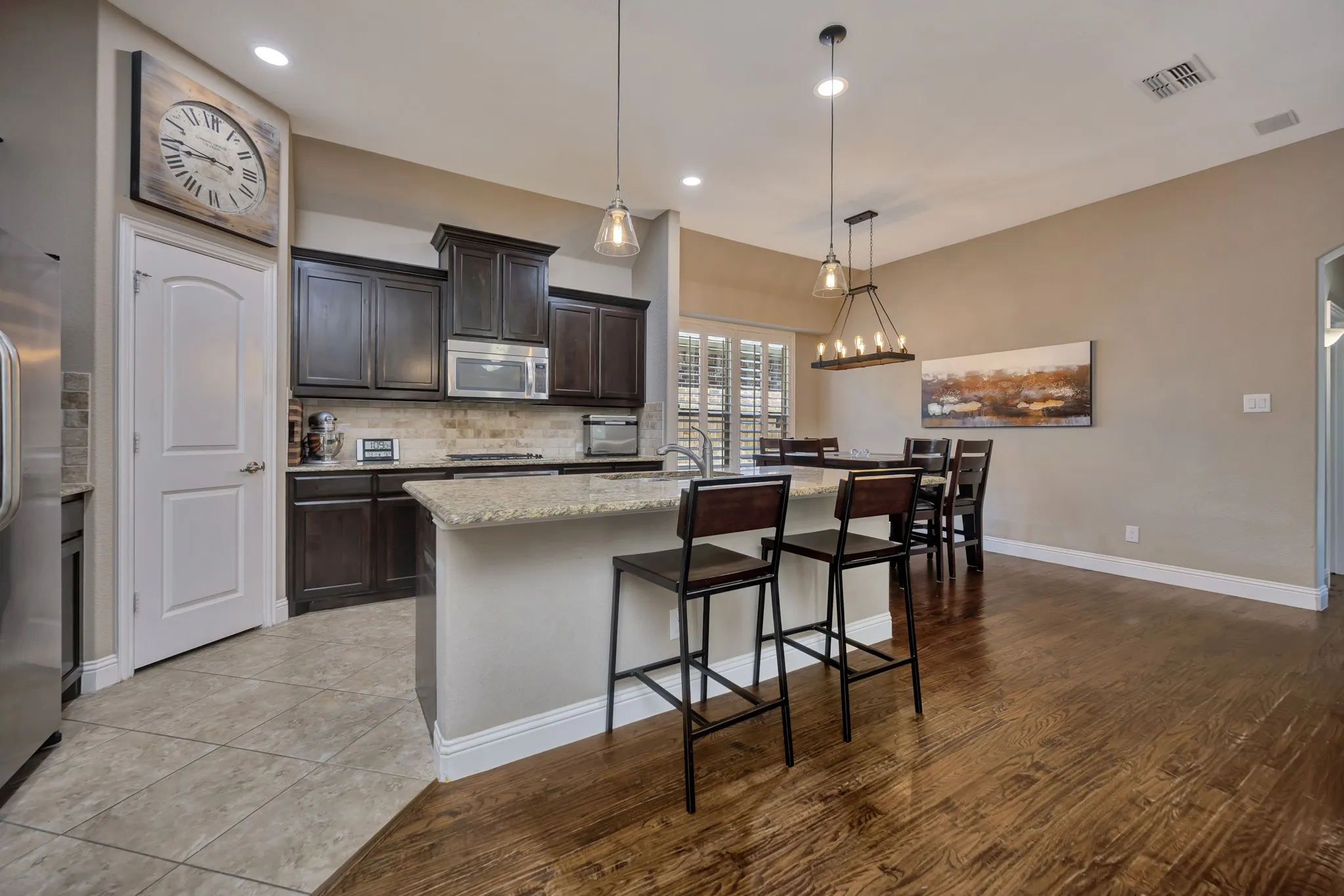Single Family Residence For Sale in Tarrant County , 6956 Finch Drive, North Richland Hills, Texas 76182, 3 Bedroom, 3 Bathroom, 2 Garage spaces, 2,424 Sqft, built in 2012, mls#21373400, Real Estate Agent in North Richland Hills, Homes For Sale in Tarrant county, Homes For Sale in North Richland Hills, Realtor in North Richland Hills Texas, Real Estate Brokerage Independent Realty Texas, Luminita Cordes Realtor