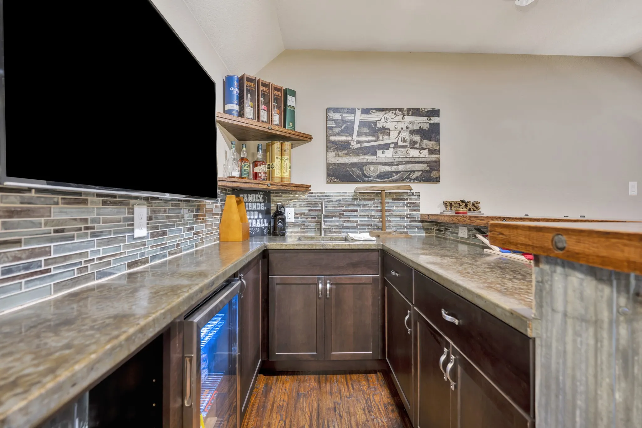 Single Family Residence For Sale in Tarrant County , 6956 Finch Drive, North Richland Hills, Texas 76182, 3 Bedroom, 3 Bathroom, 2 Garage spaces, 2,424 Sqft, built in 2012, mls#21373400, Real Estate Agent in North Richland Hills, Homes For Sale in Tarrant county, Homes For Sale in North Richland Hills, Realtor in North Richland Hills Texas, Real Estate Brokerage Independent Realty Texas, Luminita Cordes Realtor