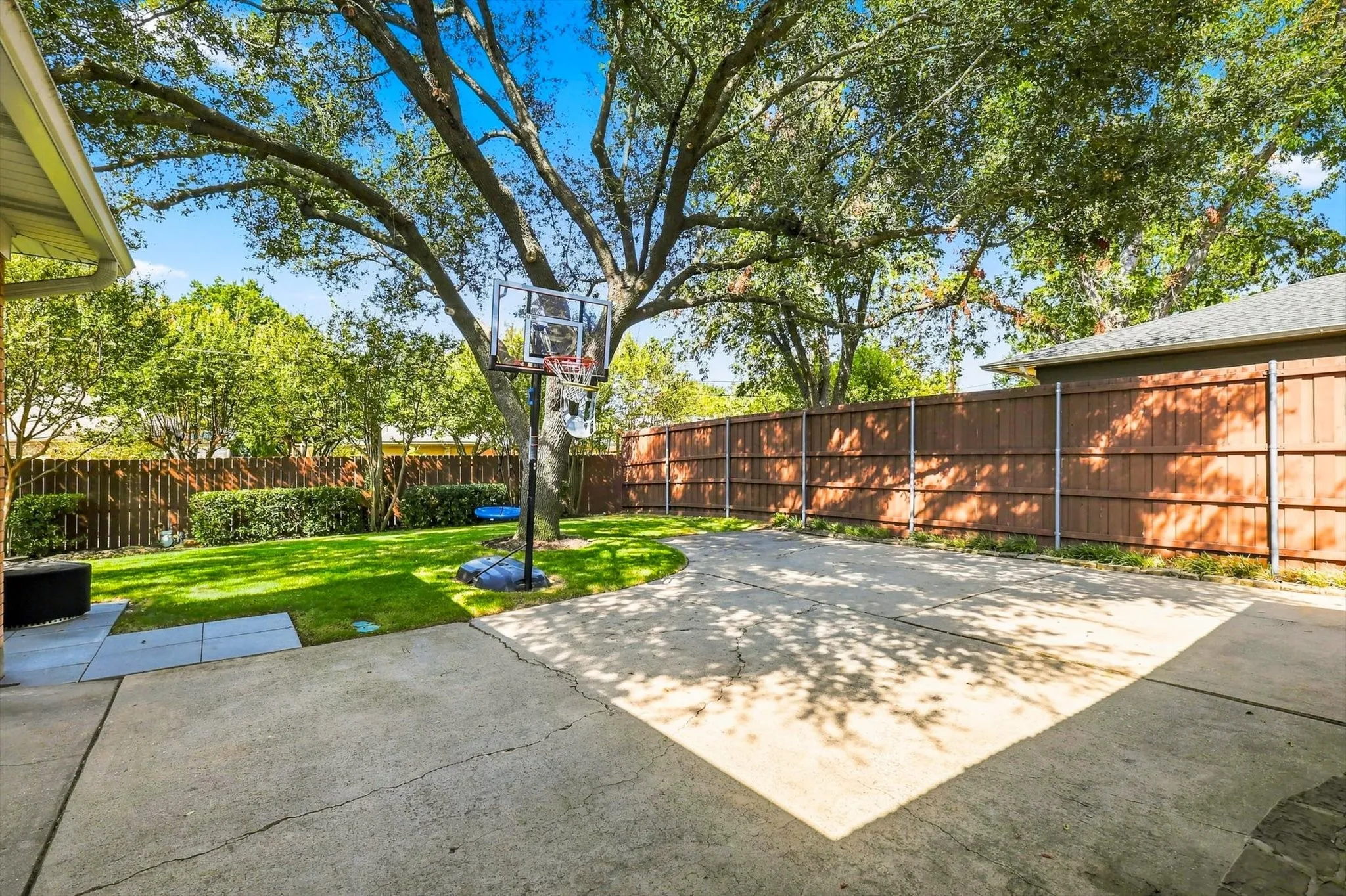 Single Family Residence For Sale in Dallas County , 614 Parkview Lane, Richardson, Texas 75080, 4 Bedroom, 3 Bathroom, 2 Garage spaces, 2,007 Sqft, built in 1964, mls#21373618, Real Estate Agent in Richardson, Homes For Sale in Dallas county, Homes For Sale in Richardson, Realtor in Richardson Texas, Real Estate Brokerage Independent Realty Texas, Luminita Cordes Realtor