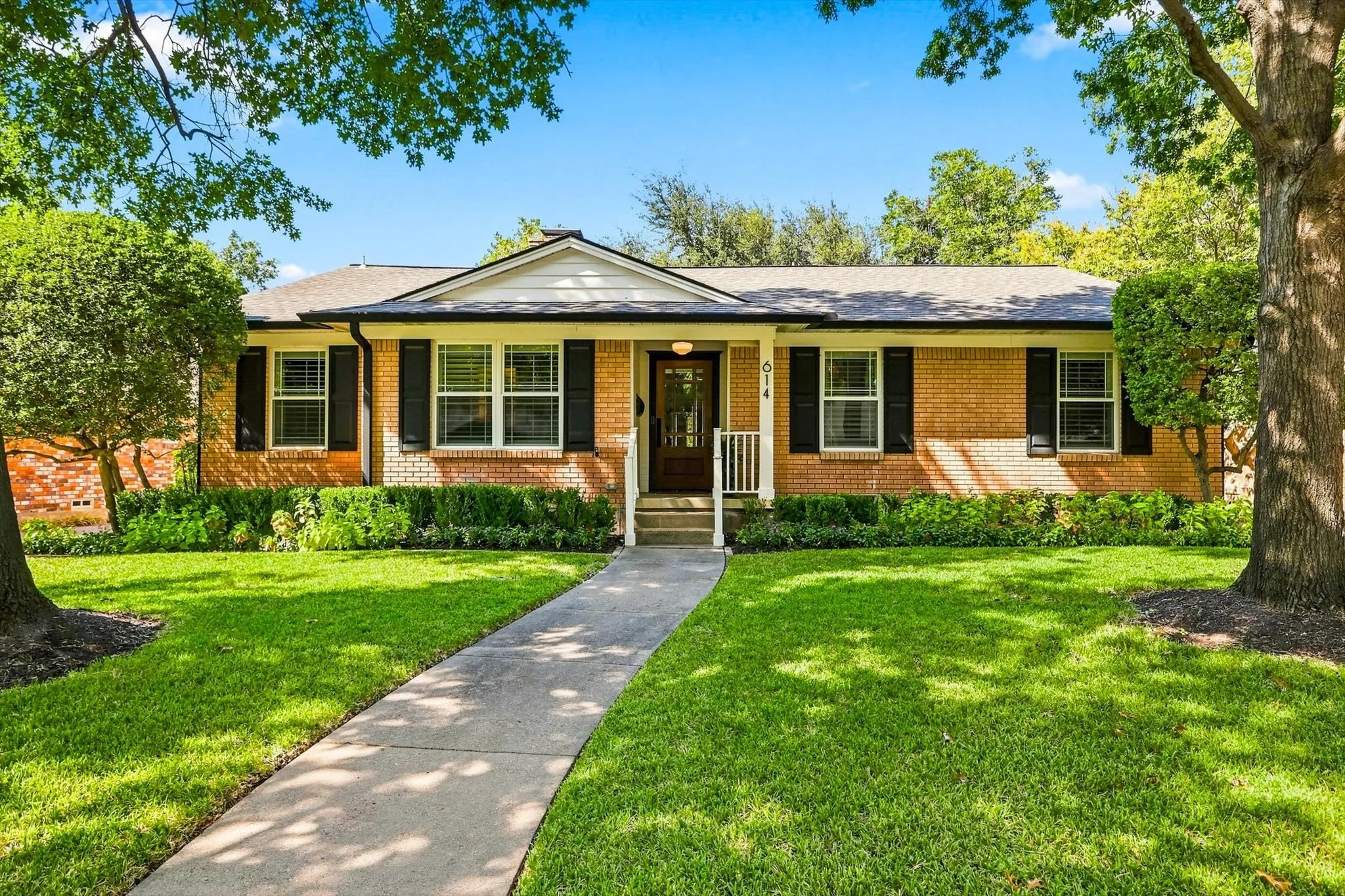 Single Family Residence For Sale in Dallas County , 614 Parkview Lane, Richardson, Texas 75080, 4 Bedroom, 3 Bathroom, 2 Garage spaces, 2,007 Sqft, built in 1964, mls#21373618, Real Estate Agent in Richardson, Homes For Sale in Dallas county, Homes For Sale in Richardson, Realtor in Richardson Texas, Real Estate Brokerage Independent Realty Texas, Luminita Cordes Realtor