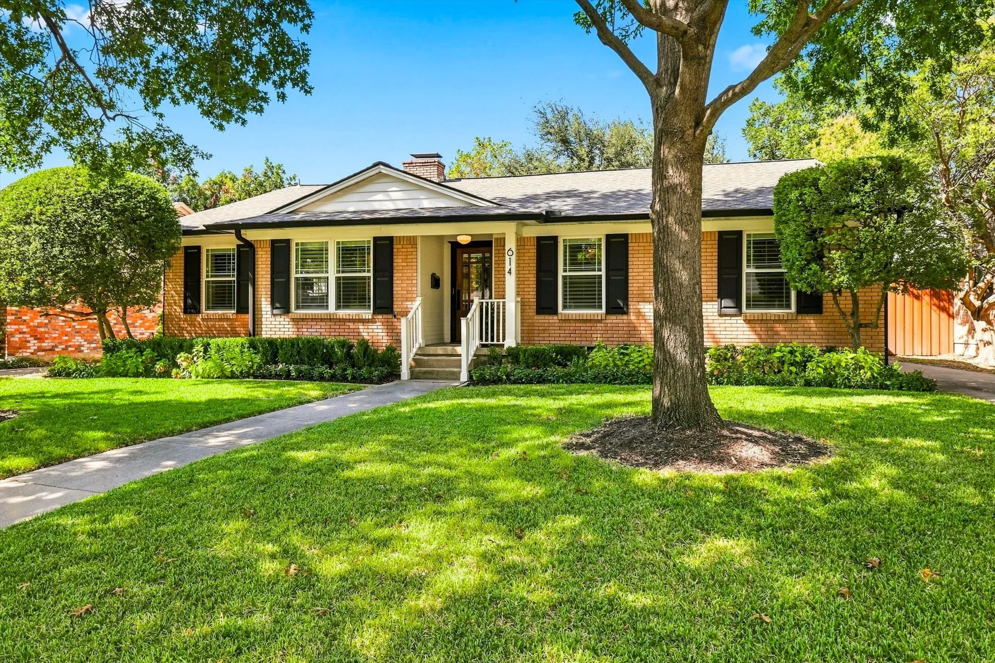 Single Family Residence For Sale in Dallas County , 614 Parkview Lane, Richardson, Texas 75080, 4 Bedroom, 3 Bathroom, 2 Garage spaces, 2,007 Sqft, built in 1964, mls#21373618, Real Estate Agent in Richardson, Homes For Sale in Dallas county, Homes For Sale in Richardson, Realtor in Richardson Texas, Real Estate Brokerage Independent Realty Texas, Luminita Cordes Realtor