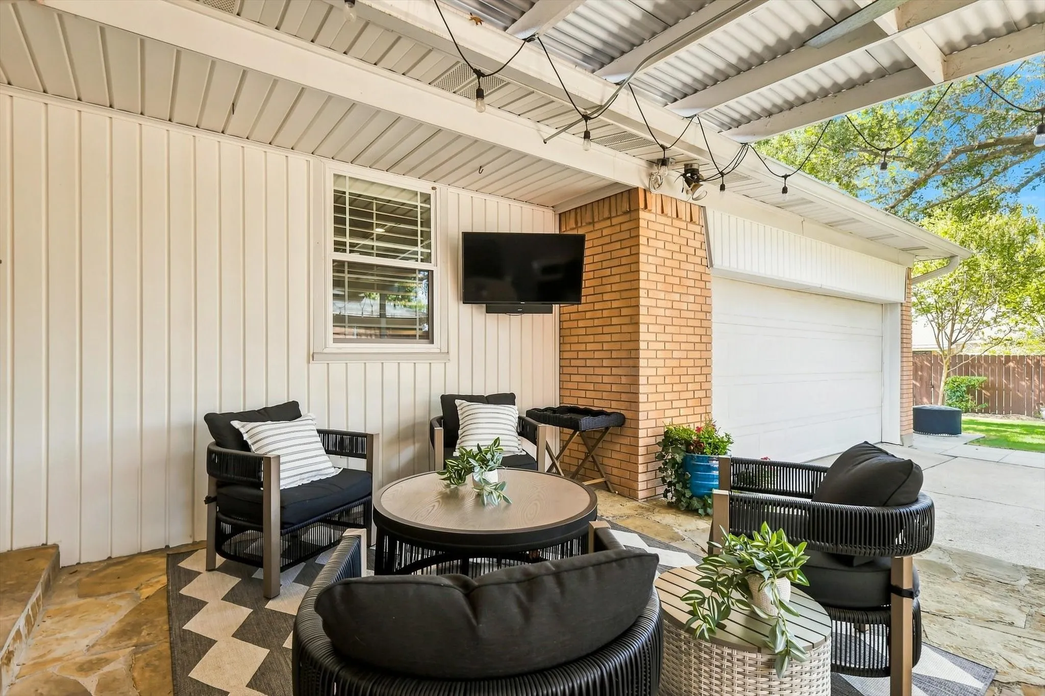 Single Family Residence For Sale in Dallas County , 614 Parkview Lane, Richardson, Texas 75080, 4 Bedroom, 3 Bathroom, 2 Garage spaces, 2,007 Sqft, built in 1964, mls#21373618, Real Estate Agent in Richardson, Homes For Sale in Dallas county, Homes For Sale in Richardson, Realtor in Richardson Texas, Real Estate Brokerage Independent Realty Texas, Luminita Cordes Realtor