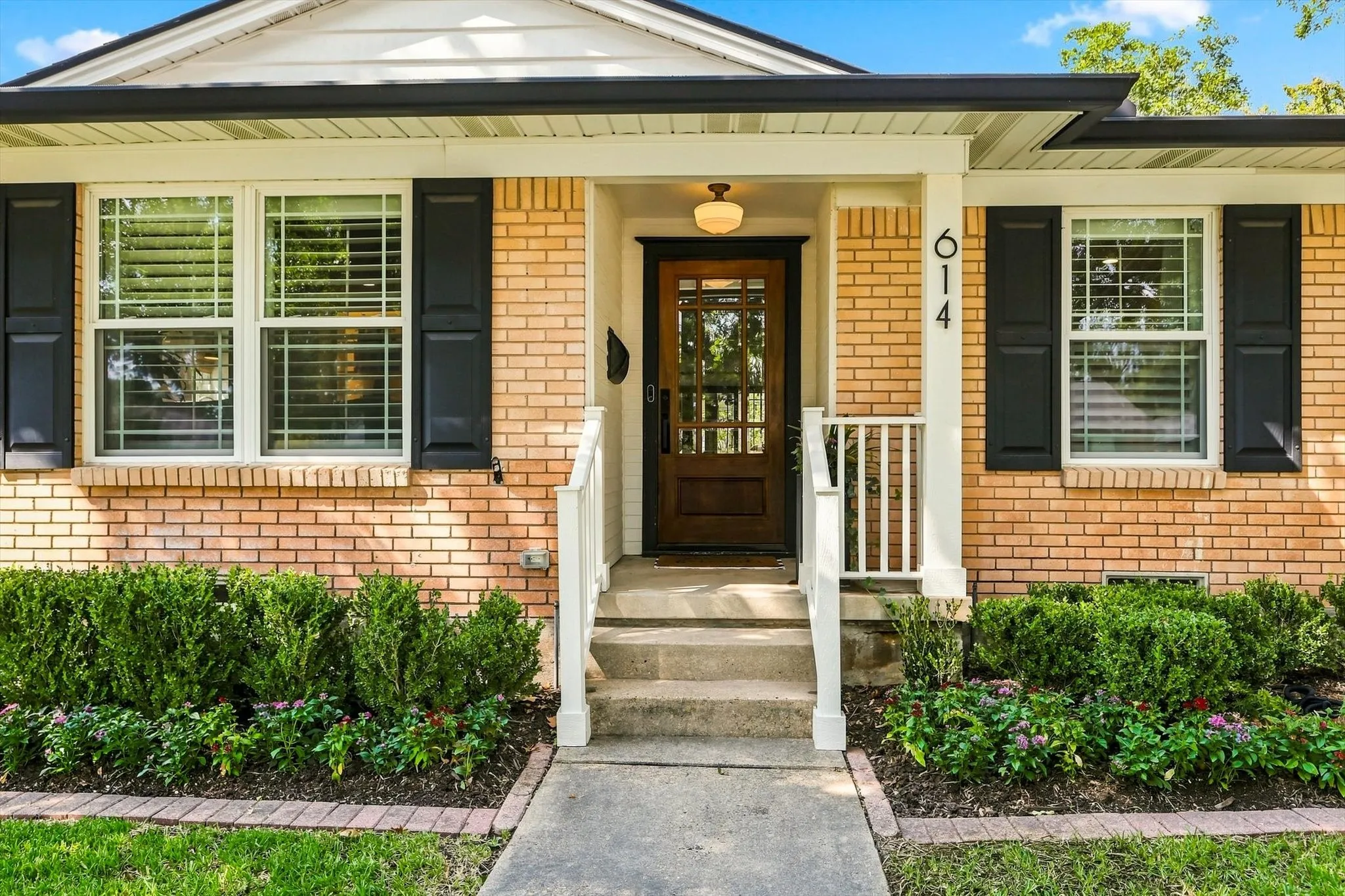 Single Family Residence For Sale in Dallas County , 614 Parkview Lane, Richardson, Texas 75080, 4 Bedroom, 3 Bathroom, 2 Garage spaces, 2,007 Sqft, built in 1964, mls#21373618, Real Estate Agent in Richardson, Homes For Sale in Dallas county, Homes For Sale in Richardson, Realtor in Richardson Texas, Real Estate Brokerage Independent Realty Texas, Luminita Cordes Realtor