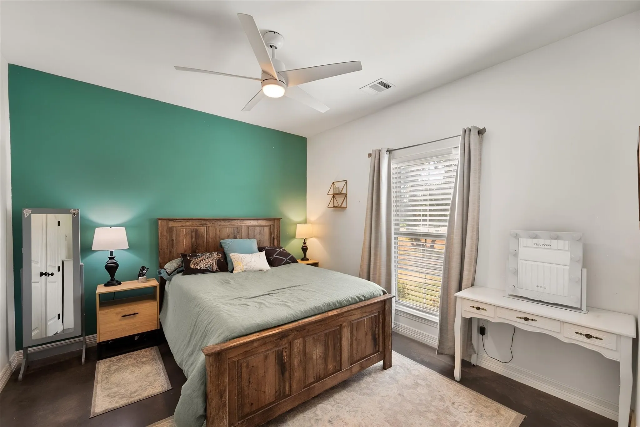 Single Family Residence For Sale in Navarro County , 193 Caddo Trail, Corsicana, Texas 75109, 3 Bedroom, 4 Bathroom, 2 Garage spaces, 2,287 Sqft, built in 2018, mls#21370238, Real Estate Agent in Corsicana, Homes For Sale in Navarro county, Homes For Sale in Corsicana, Realtor in Corsicana Texas, Real Estate Brokerage Independent Realty Texas, Luminita Cordes Realtor