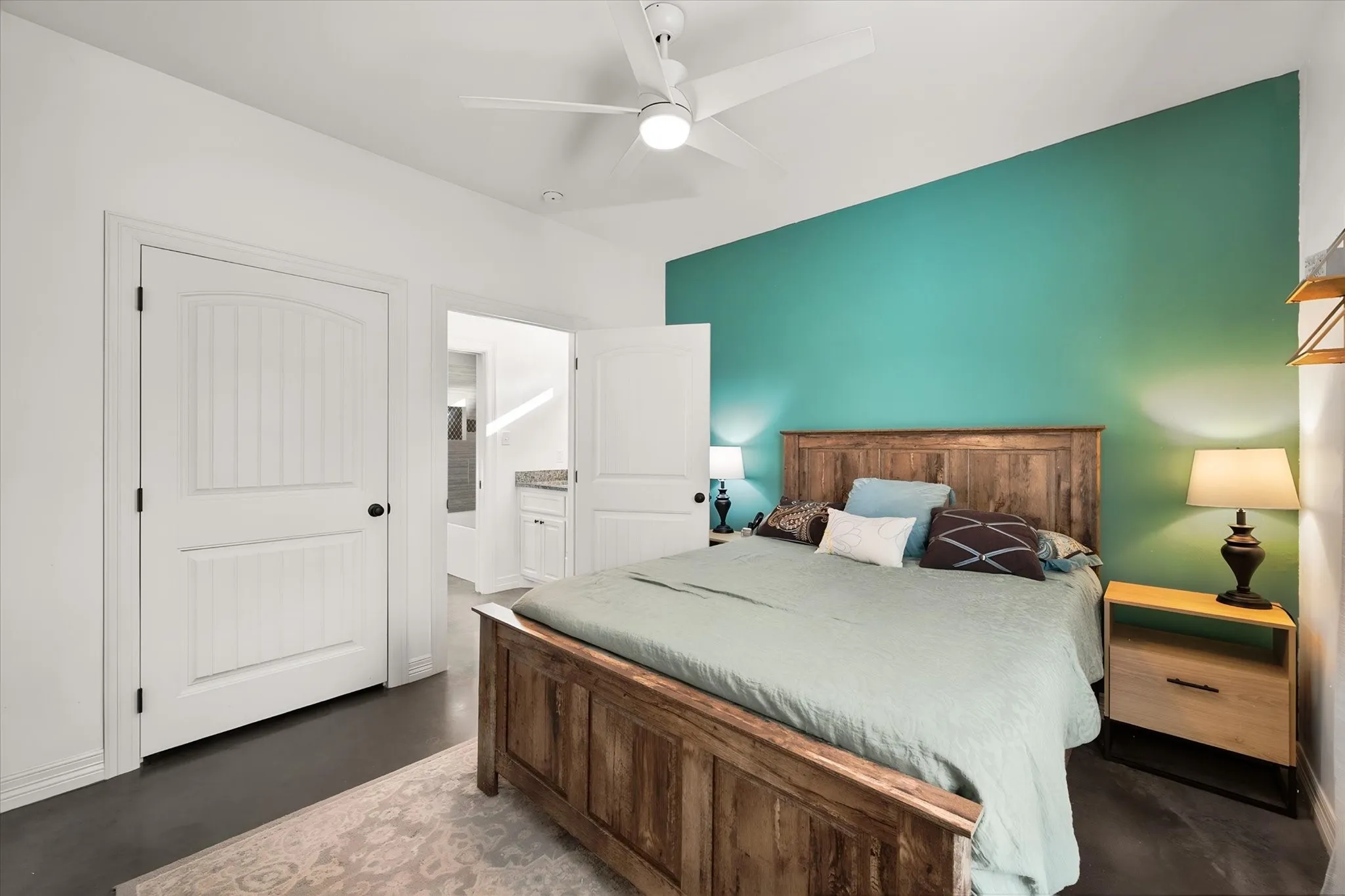 Single Family Residence For Sale in Navarro County , 193 Caddo Trail, Corsicana, Texas 75109, 3 Bedroom, 4 Bathroom, 2 Garage spaces, 2,287 Sqft, built in 2018, mls#21370238, Real Estate Agent in Corsicana, Homes For Sale in Navarro county, Homes For Sale in Corsicana, Realtor in Corsicana Texas, Real Estate Brokerage Independent Realty Texas, Luminita Cordes Realtor
